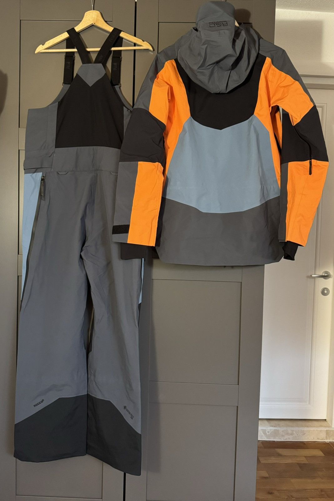 Peak Performance Peak Performance Vertical GoreTex Pro 3L Ski Size M / US 6-8 / IT 42-44 - 2 Thumbnail