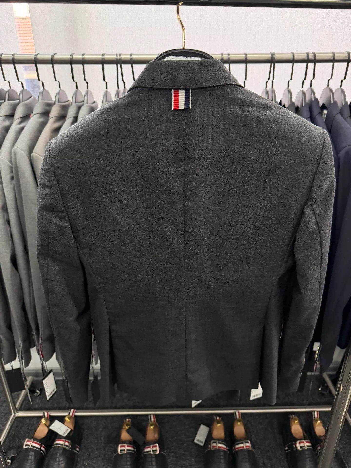 Thom Browne Thom Browne Women's Classic Short Gray Wool Blazer Size M / US 6-8 / IT 42-44 - 2 Thumbnail