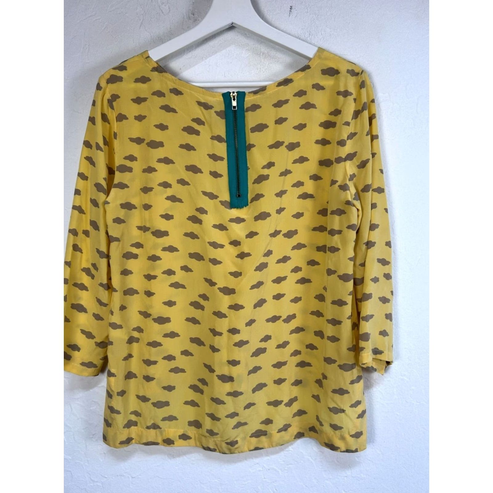 Vintage Maeve Anthropologie Silk Top Yellow Gray Clouds Graphic Print 3/4 Sleeve Small Silk Top Womens Size S / US 4 / IT 40 - 2 Thumbnail