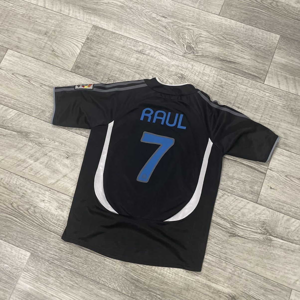 Vintage Adidas REAL MADRID BENQ siemens award RAUL jersey tee shirt Size US S / EU 44-46 / 1 - 2 Thumbnail