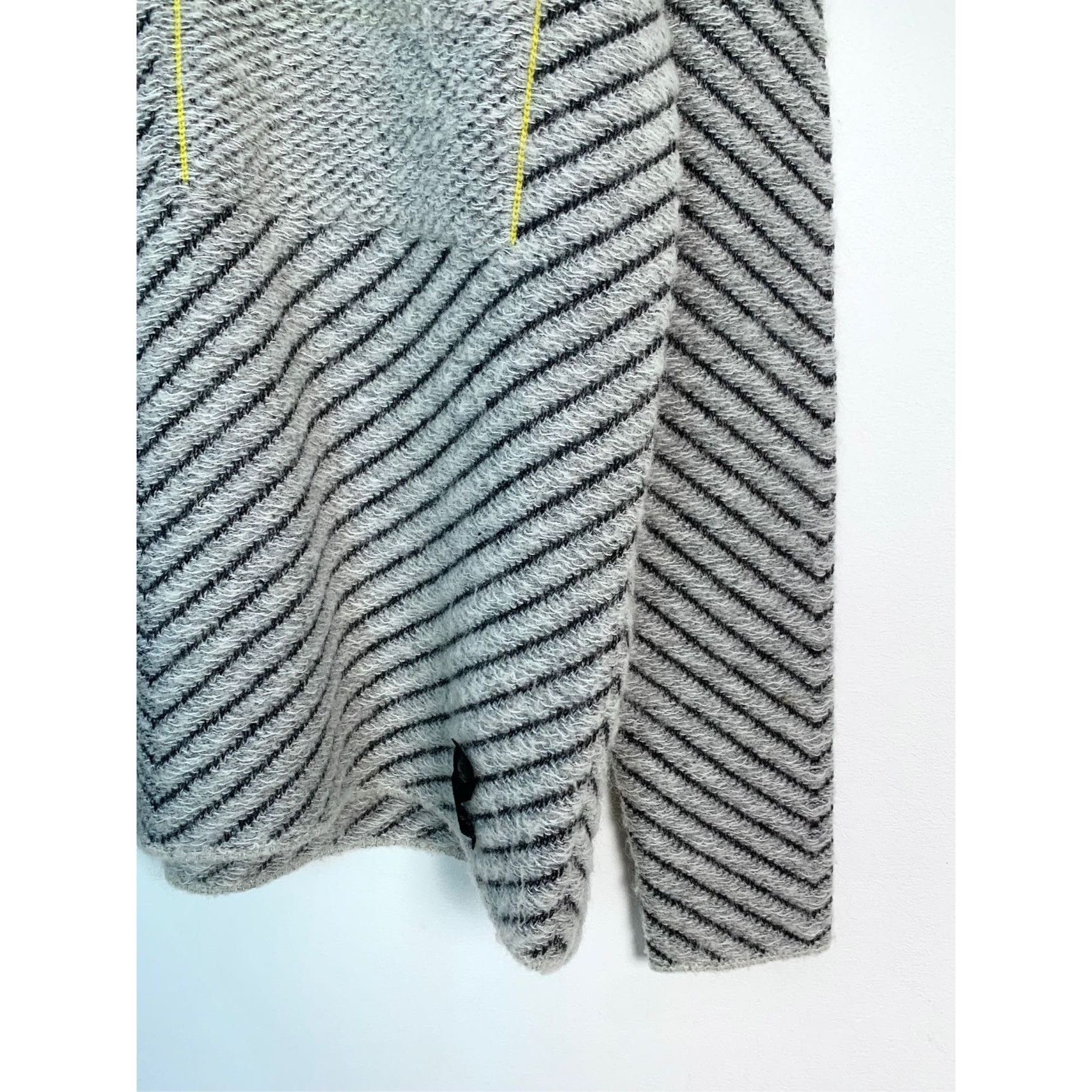 Fendi Fendi Mens Crew-Neck Wool Knit Sweater Size 44 With Pocket & Size US S / EU 44-46 / 1 - 6 Thumbnail