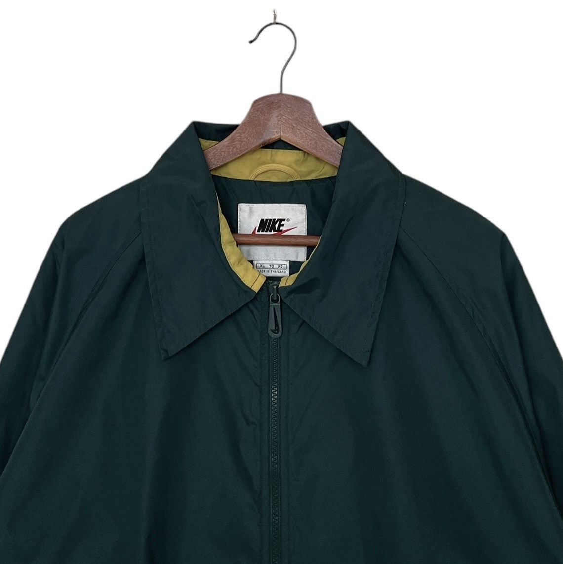 Vintage Vintage Brand Nike Windbreaker Nylon Jacket 1990s Size US XL / EU 56 / 4 - 7 Thumbnail