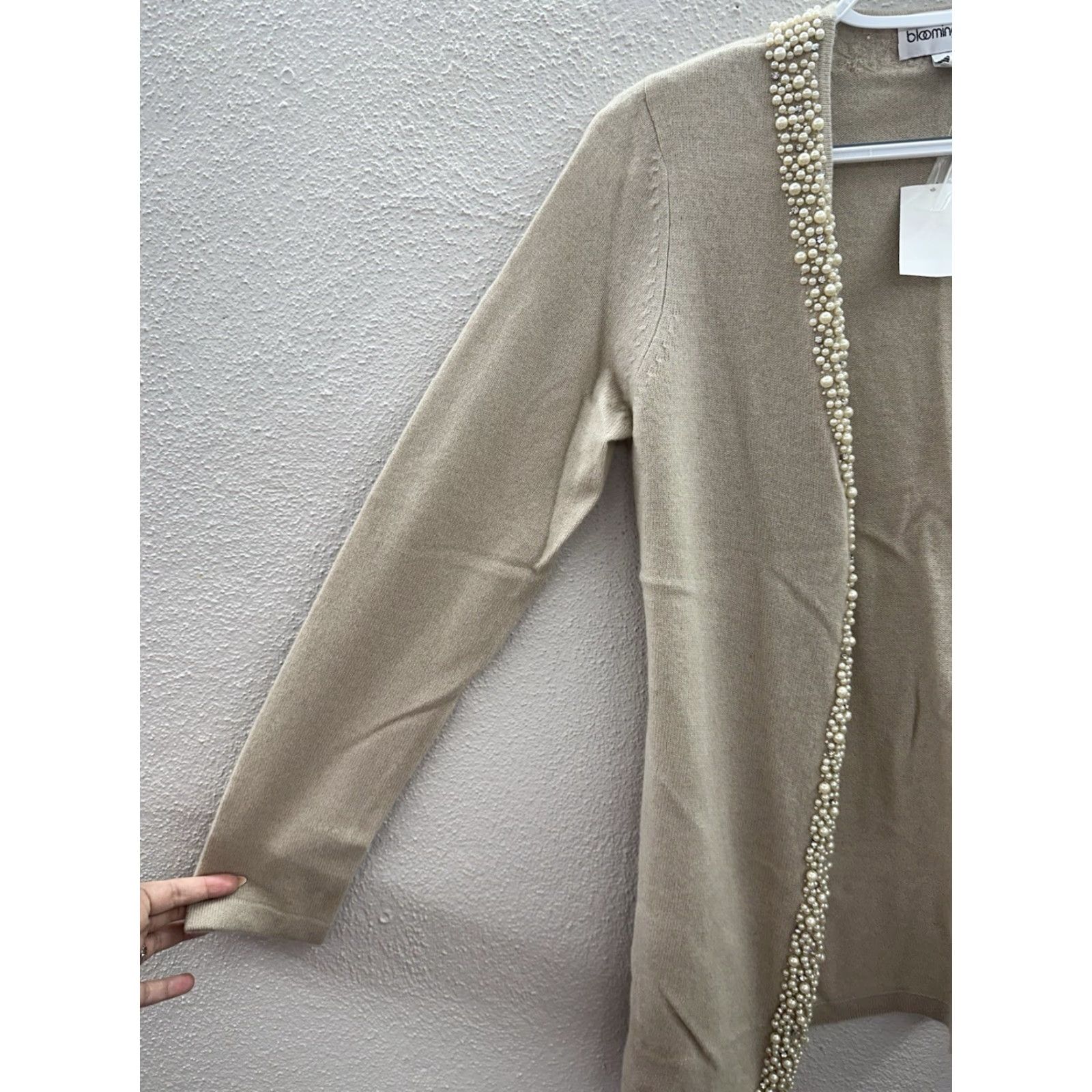 Bloomingdale's Bloomingdale's Womens Cardigan M Ivory Cashmere Embellished NWT Knit Crew Neck Beaded Rhinestone Buttons 90s Classic Preppy All Seasons Regular Womens Size M / US 6-8 / IT 42-44 - 2 Thumbnail