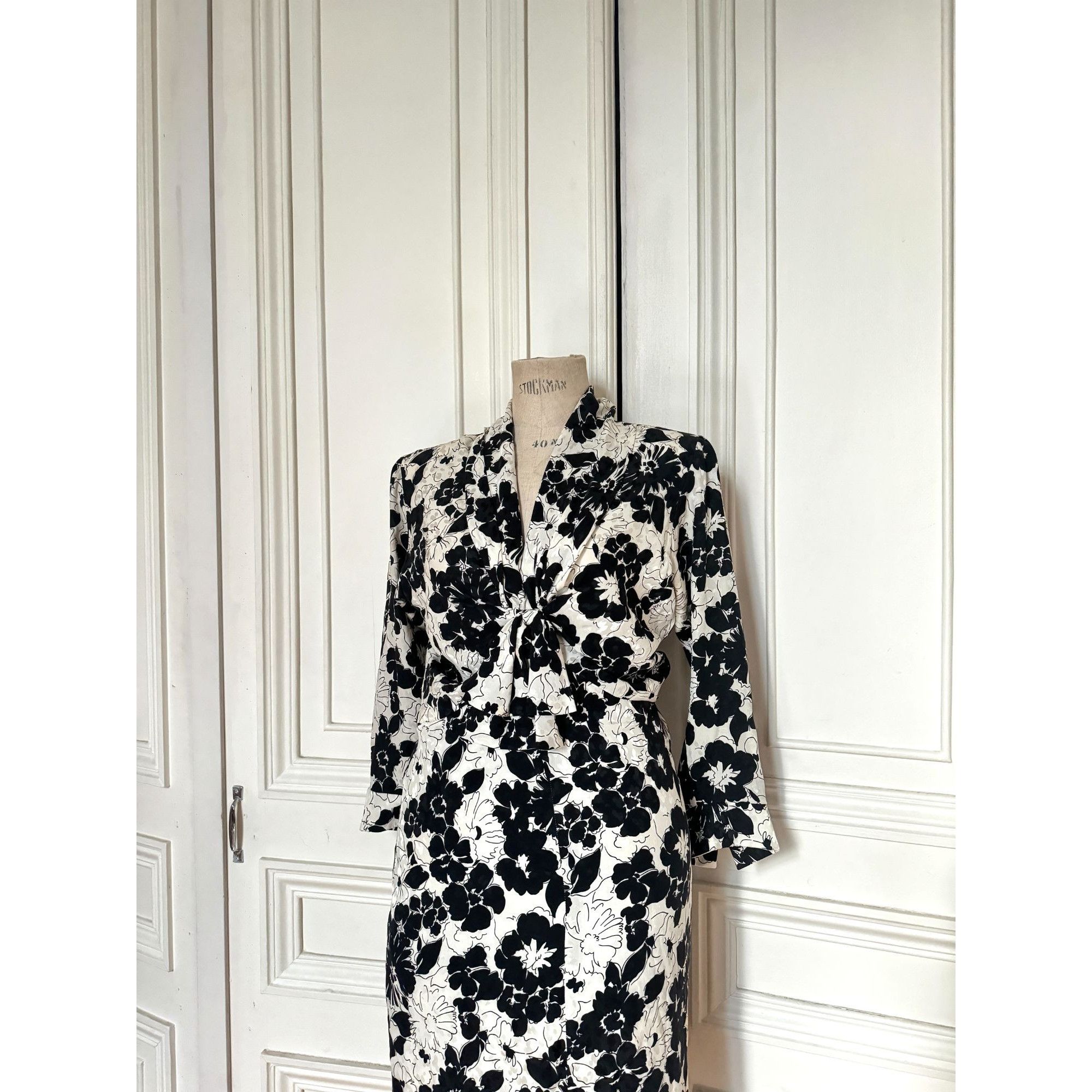 Yves Saint Laurent Spring Summer 1986 White Black Silk Floral Dress Size M / US 6-8 / IT 42-44 - 2 Thumbnail
