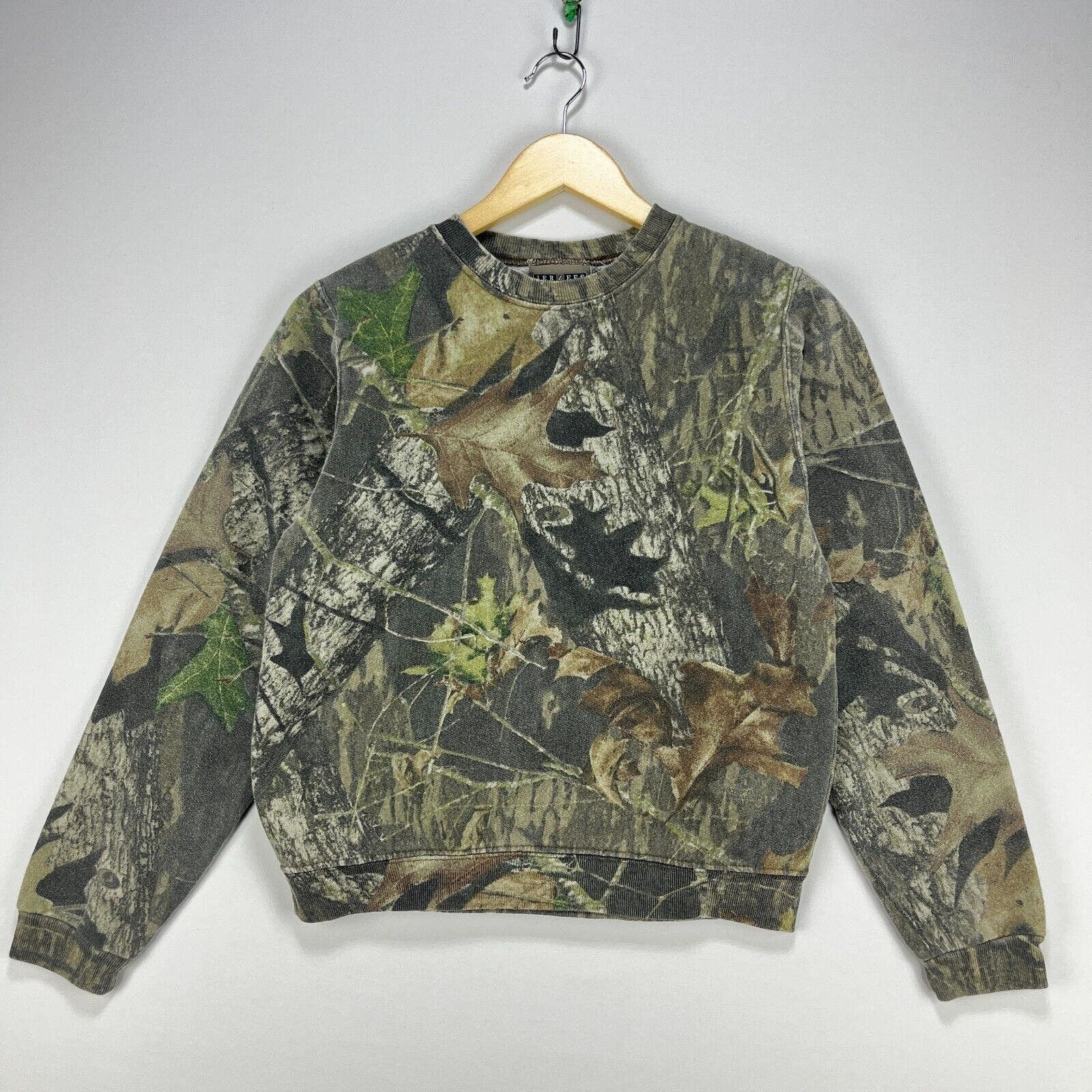 image of Vintage 90's Real Tree Camo Sweatshirt Small in Green, Men's