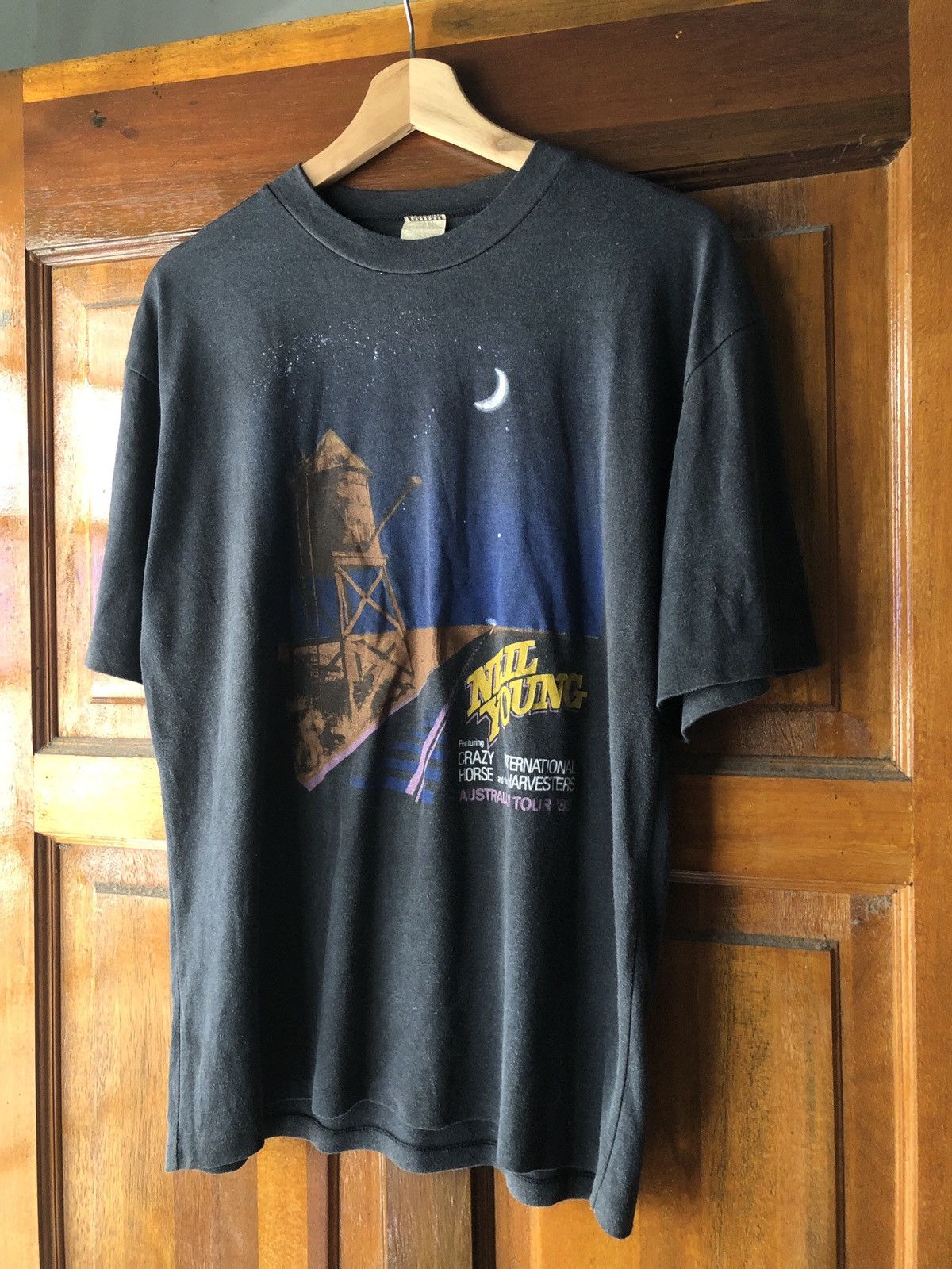 Vintage Vintage 85 Neil Young Australia Tour T Shirt Rock Size US M / EU 48-50 / 2 - 1 Thumbnail