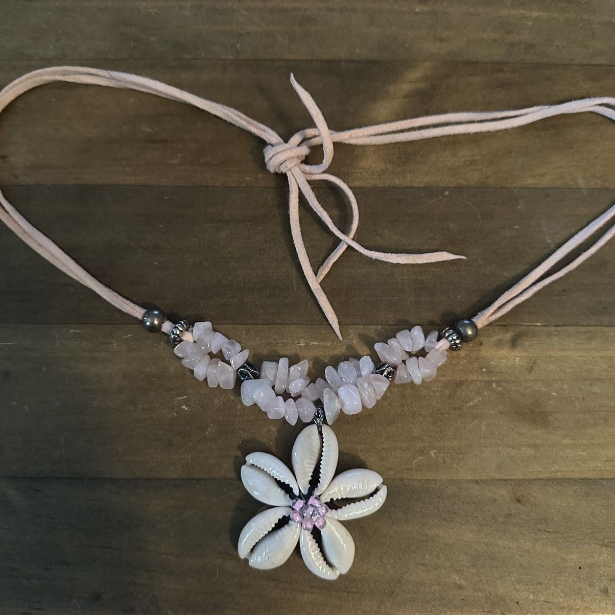 Vintage Vintage rose quartz shell flower cord necklace Size ONE SIZE - 2 Thumbnail