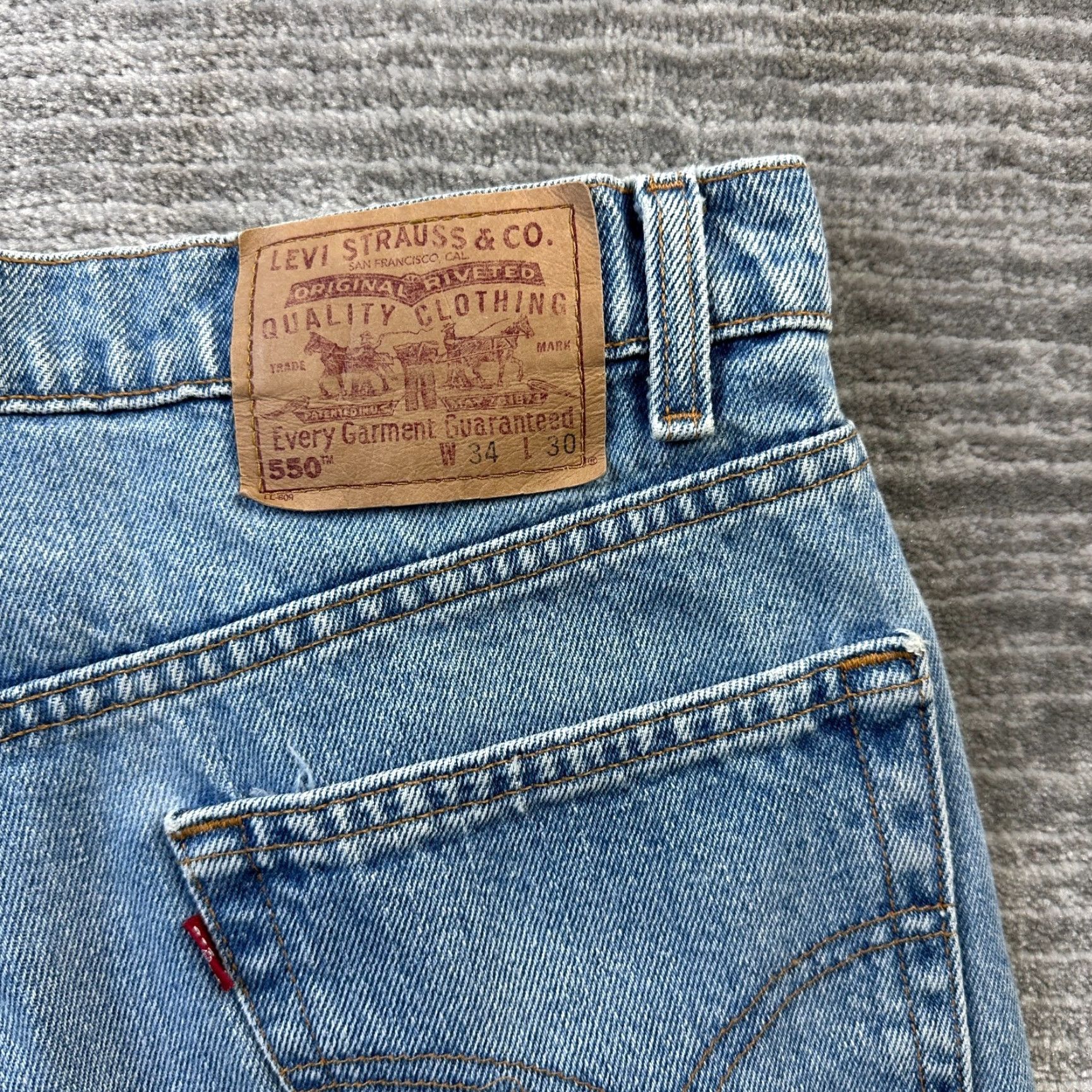 Levi's VINTAGE Levi's 550 Jeans Mens 34x30 Blue Denim Light Wash USA Made 90s Y2K Levi's 550 Jeans Mens 34x30 Blue Denim Light Wash USA Made 90s Y2K Size US 34 / EU 50 - 4 Thumbnail