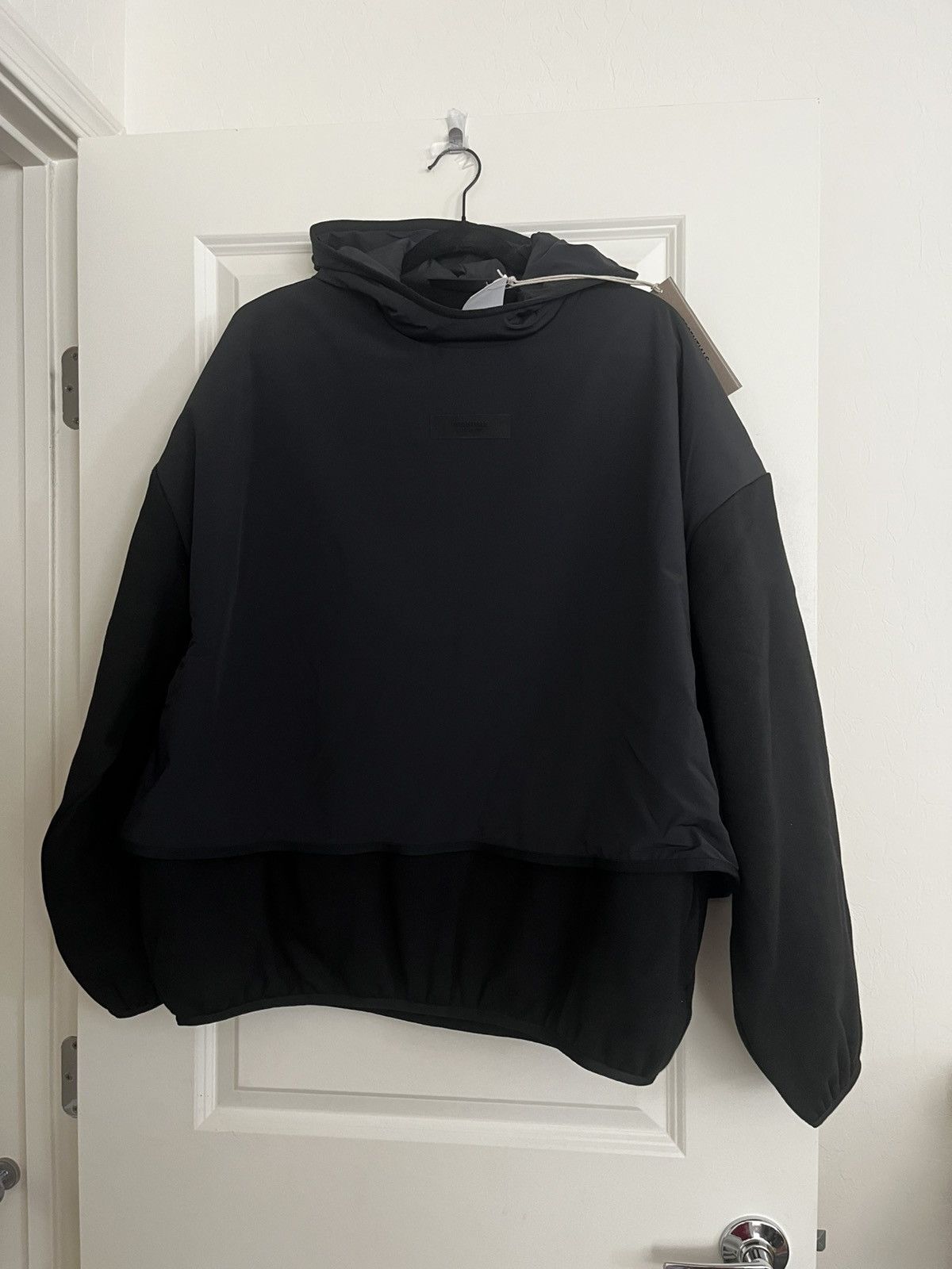 Fear of God Fear of God Essentials Black Pullover Nylon Hoodie L NWT Size US L / EU 52-54 / 3 - 1 Thumbnail