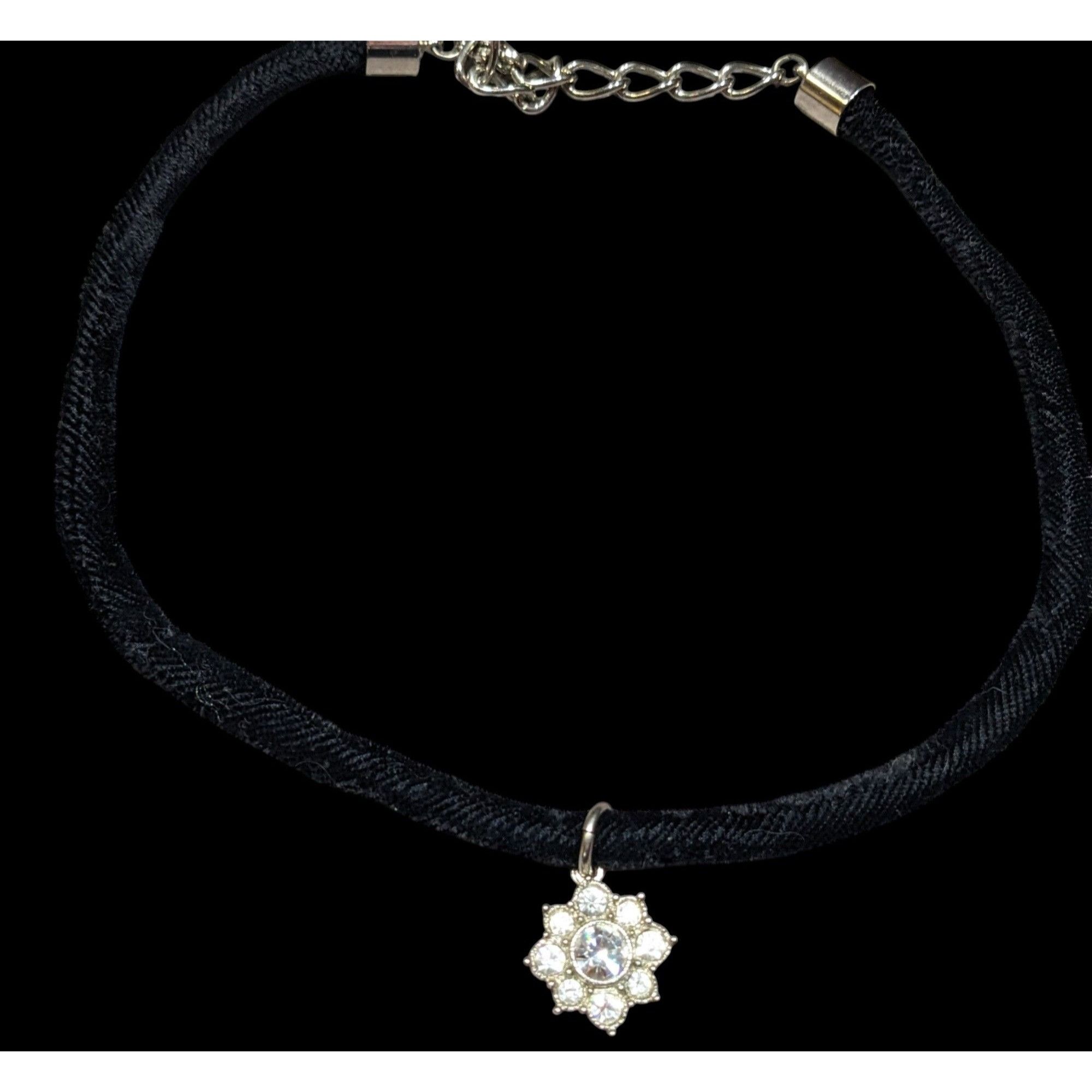 Other Vintage Avon Victorian Gothic Rhinestone Pendant Necklace On Size ONE SIZE - 1 Thumbnail