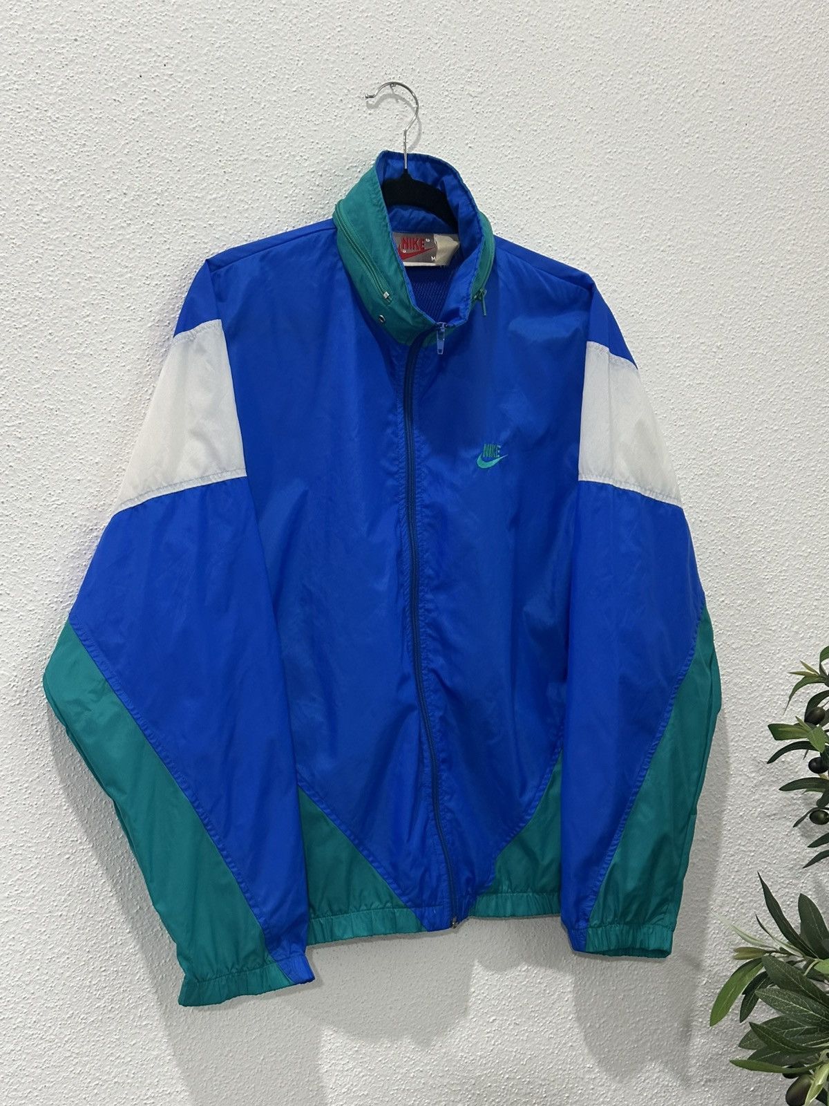 Nike Vintage 90s Nike Windbreaker W Packable Hood Size Medium Size US M / EU 48-50 / 2 - 3 Thumbnail