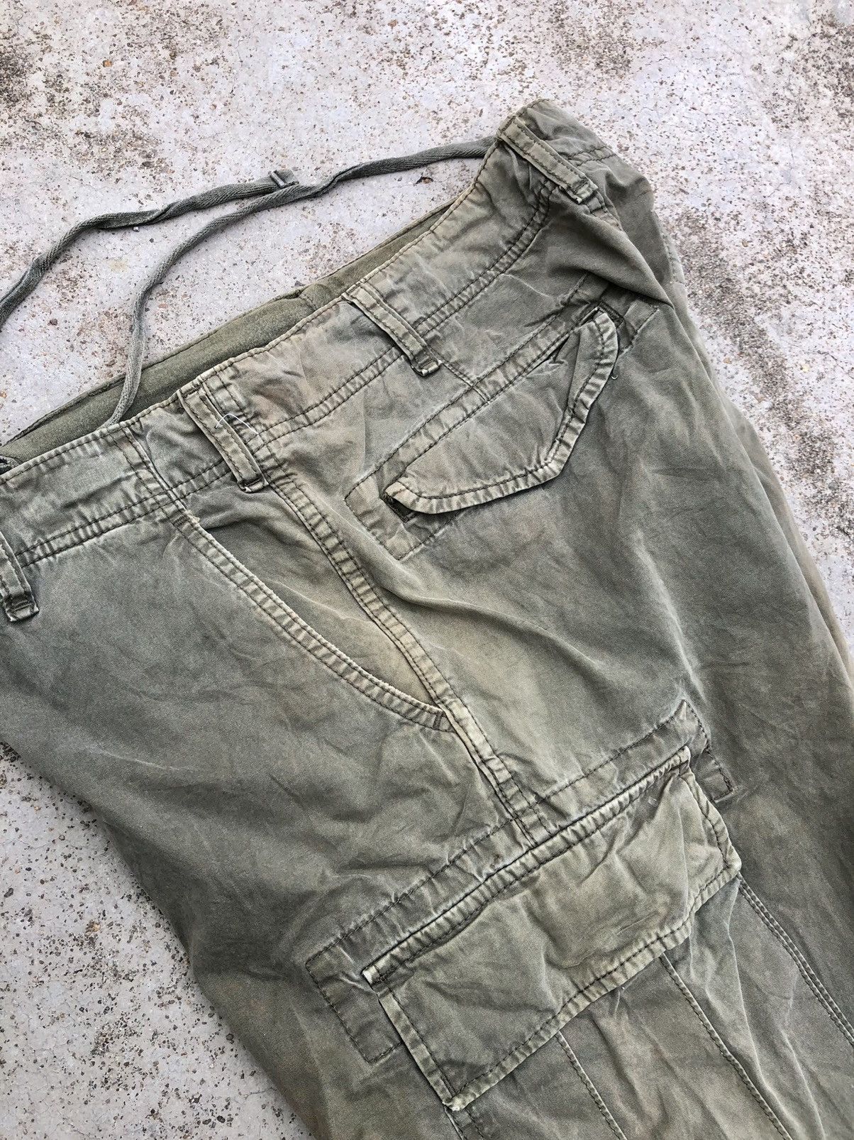 Uniqlo SUN FADED SIX POCKET CARGOPANT Size US 33 - 14 Thumbnail