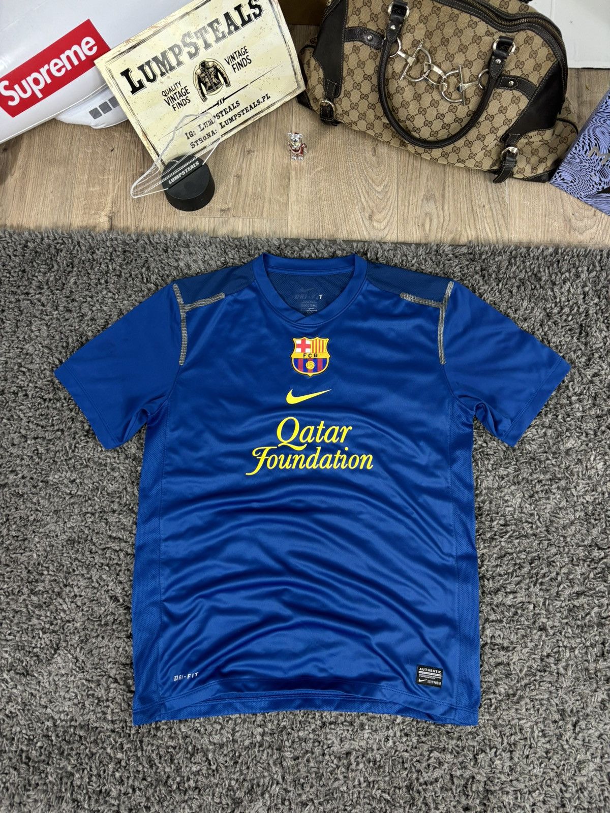 Nike × Vintage Nike Center Logo Football T-Shirt Soccer Jersey FC Barcelona Size US M / EU 48-50 / 2 - 1 Thumbnail