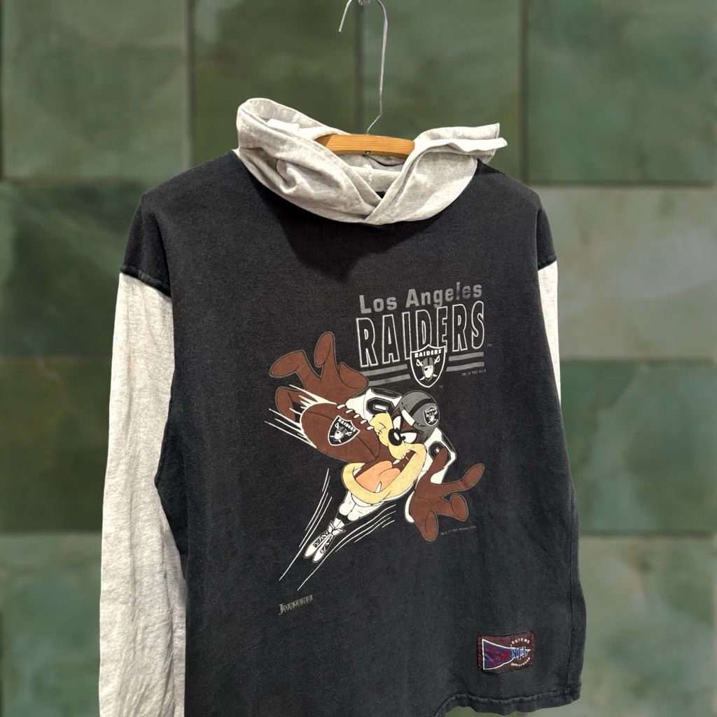 NFL VINTAGE Looney Tunes Taz Los Angeles Raiders NFL Hooded Long Sleeve Shirt Small Black 90s Mens Size US S / EU 44-46 / 1 - 1 Thumbnail
