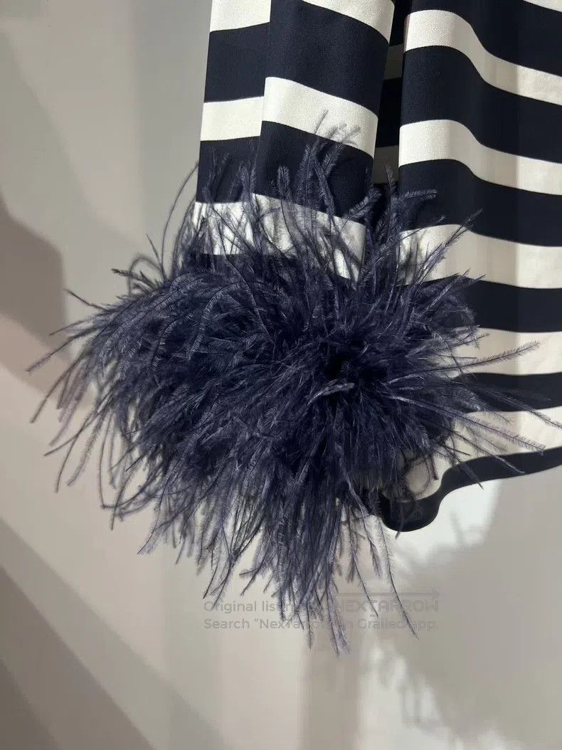 Valentino Valentino A striped ostrich feather top with a straight ne Size M / US 6-8 / IT 42-44 - 2 Thumbnail