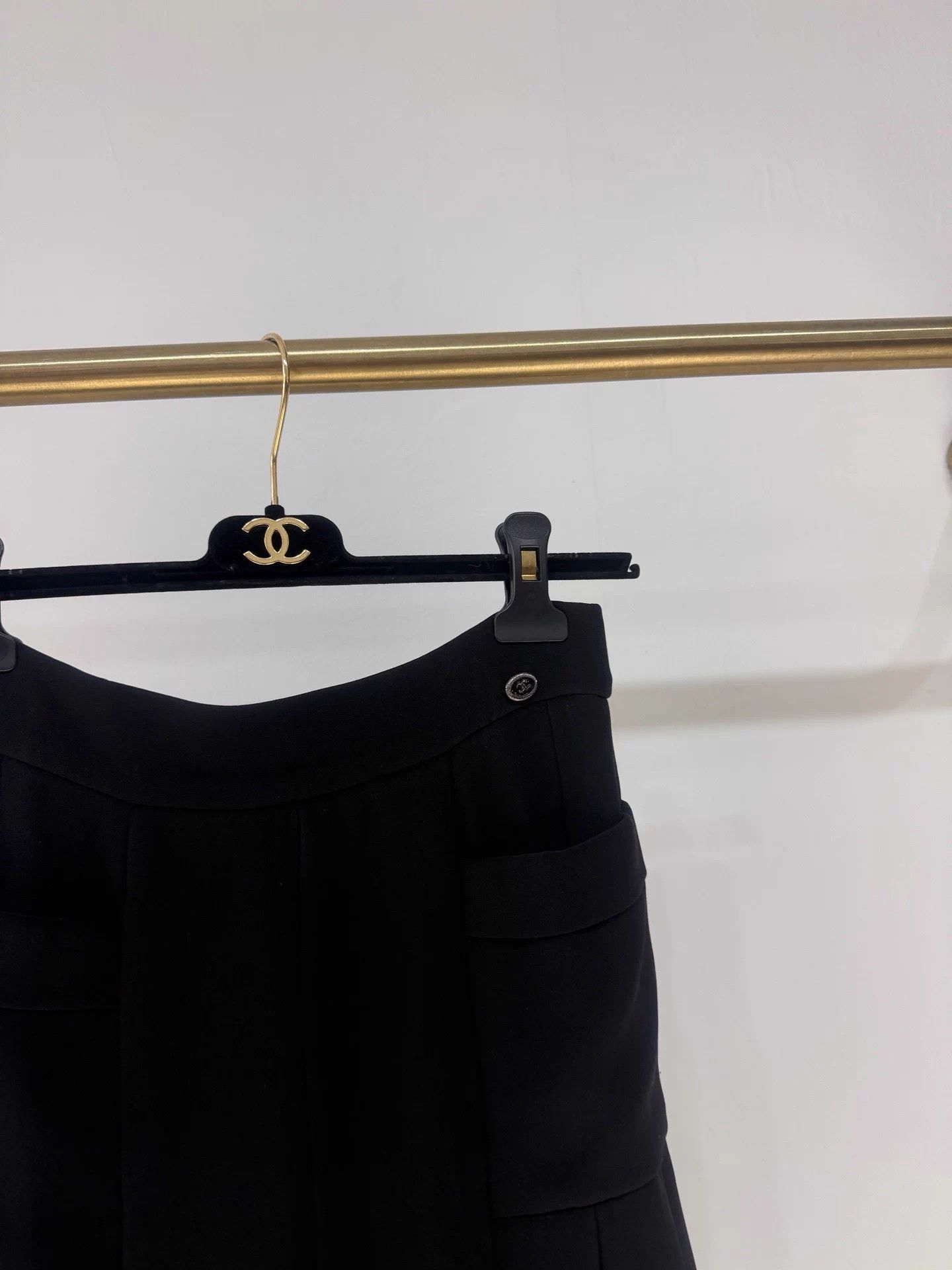 Chanel Chanel black pleated midi skirt FR36 98 new Size 26" / US 2 / IT 38 - 2 Thumbnail