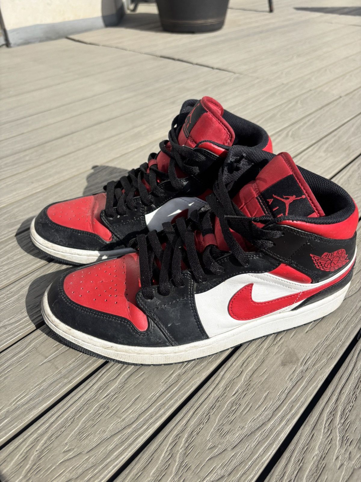 Jordan Brand Air Jordan 1 Mid Bred Toe White Black Red Size 10 554724-079 Size US 10 / EU 43 - 2 Thumbnail