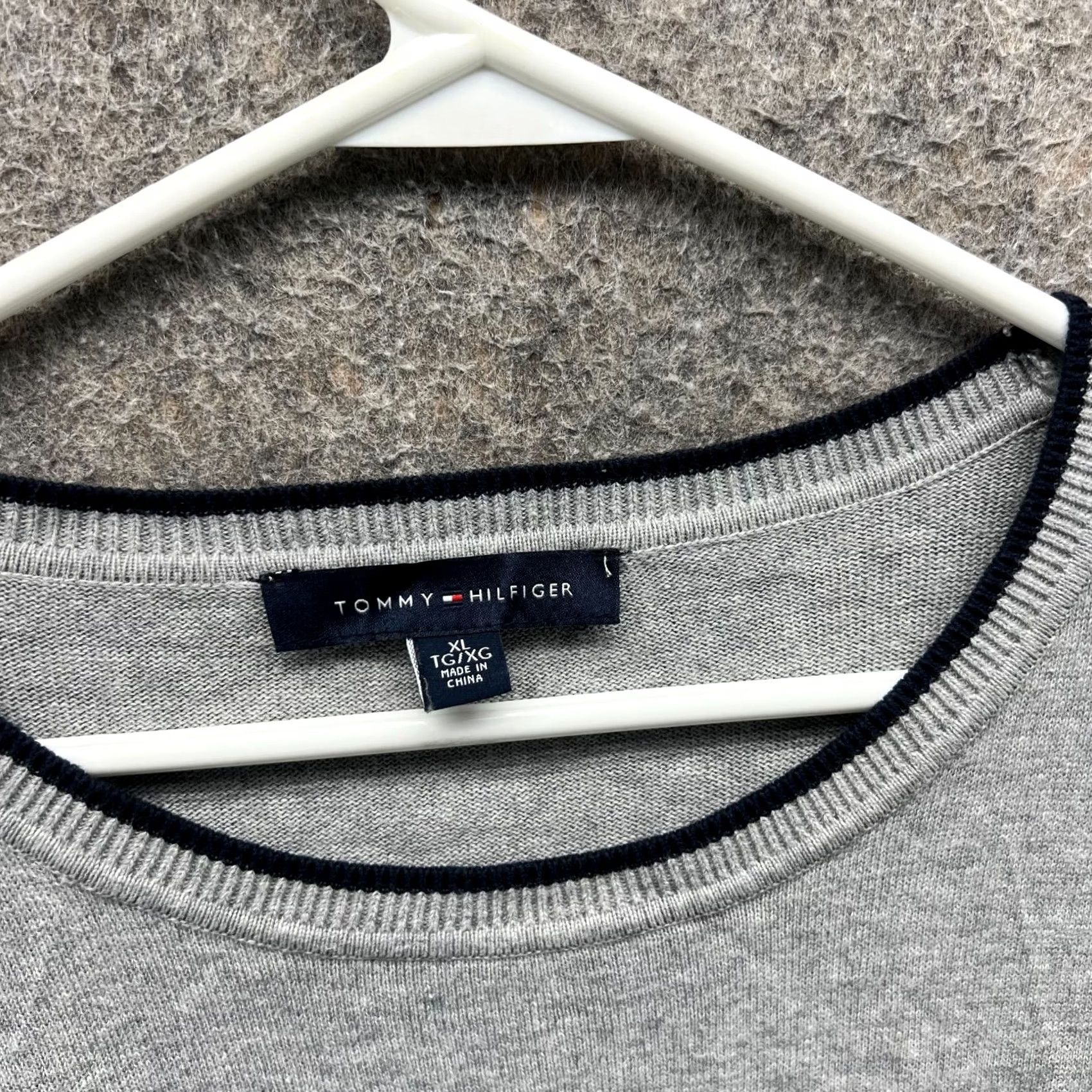 Tommy Hilfiger Tommy Hilfiger Shirt Womens XL Gray Long Sleeve Pullover Fleece TH Floral Logo Size XL / US 12-14 / IT 48-50 - 4 Thumbnail