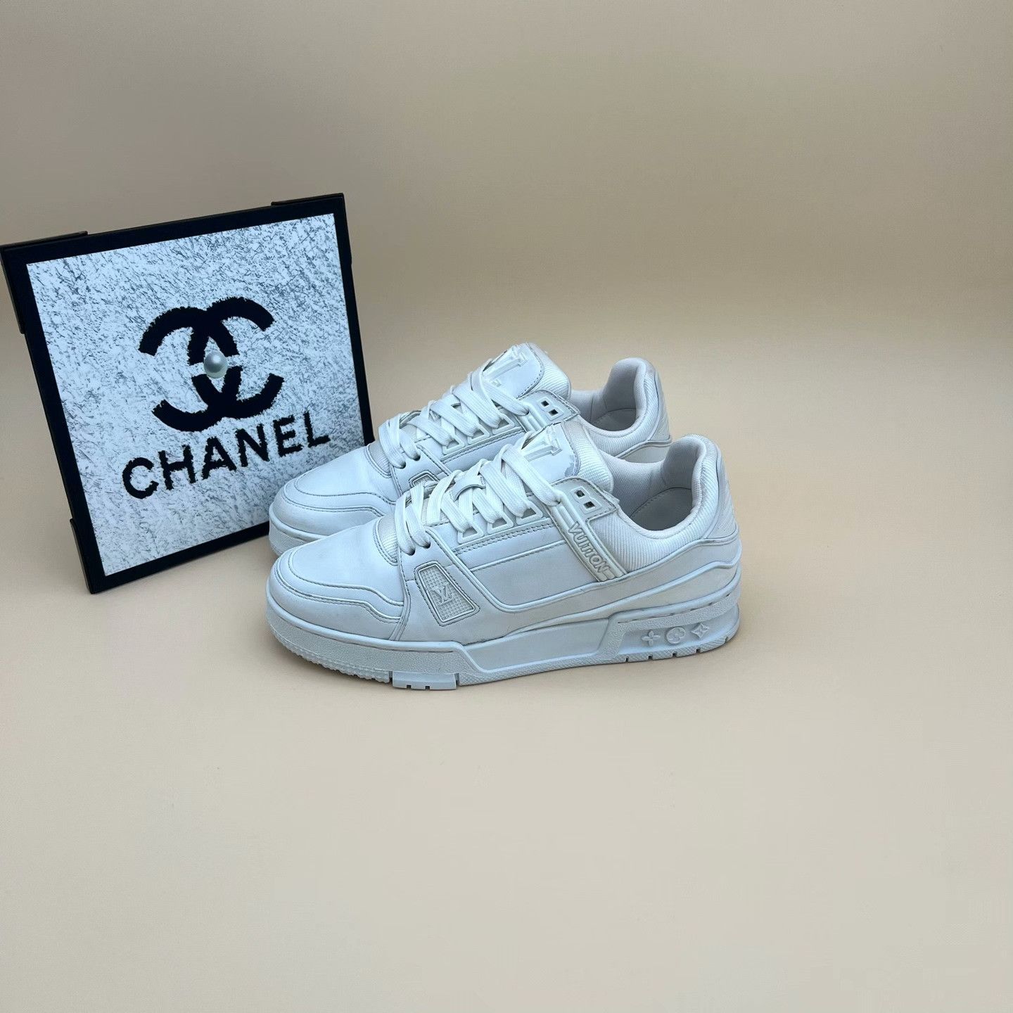 Louis Vuitton Louis Vuitton Training White Lowtop Sneakers us_7 Women Size US 7 / IT 37 - 1 Thumbnail
