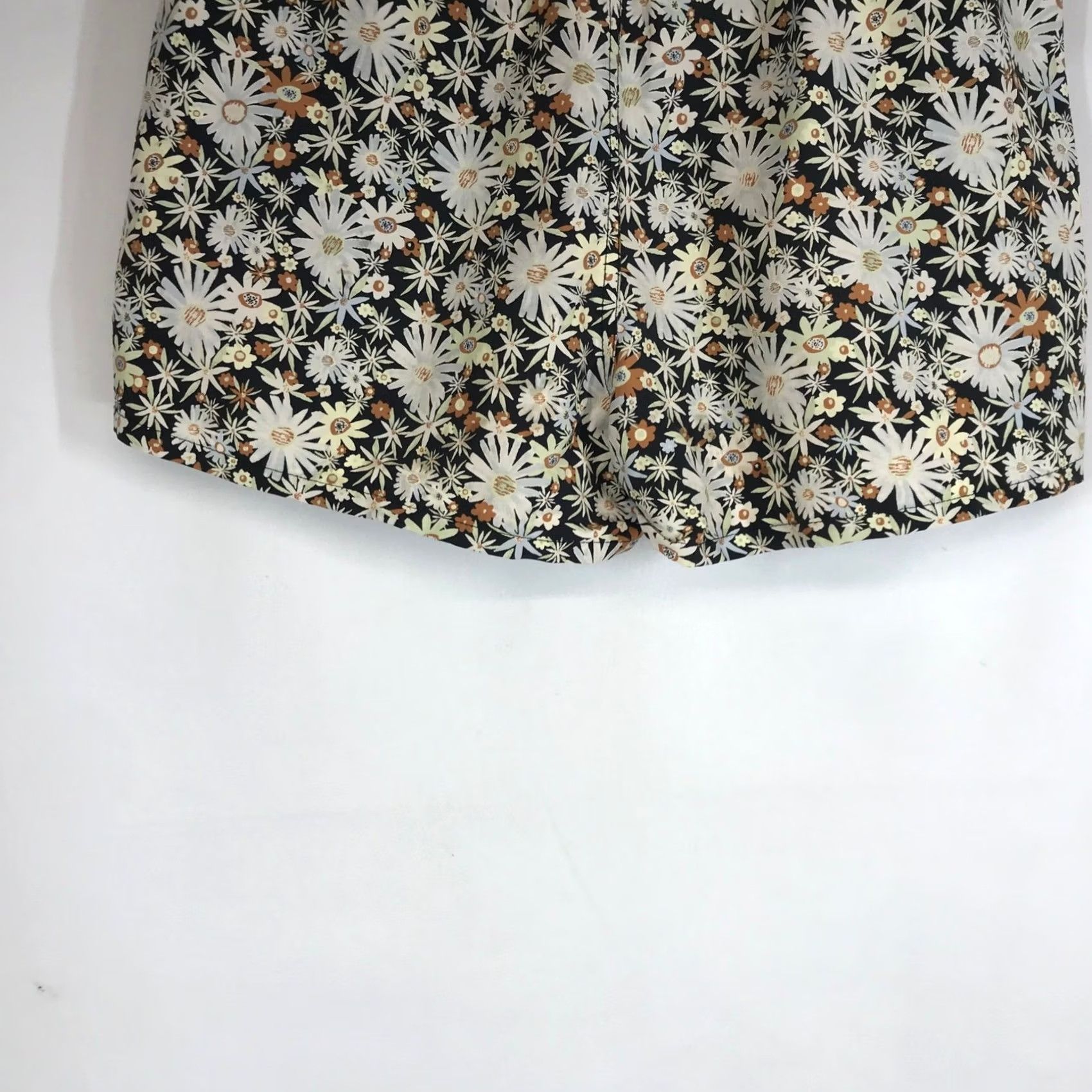 Patagonia Patagonia Women's Bermuda Shorts Black Daisy Floral Print Elastic Waist M/L Casual Beach Size 32" / US 10 / IT 46 - 6 Thumbnail