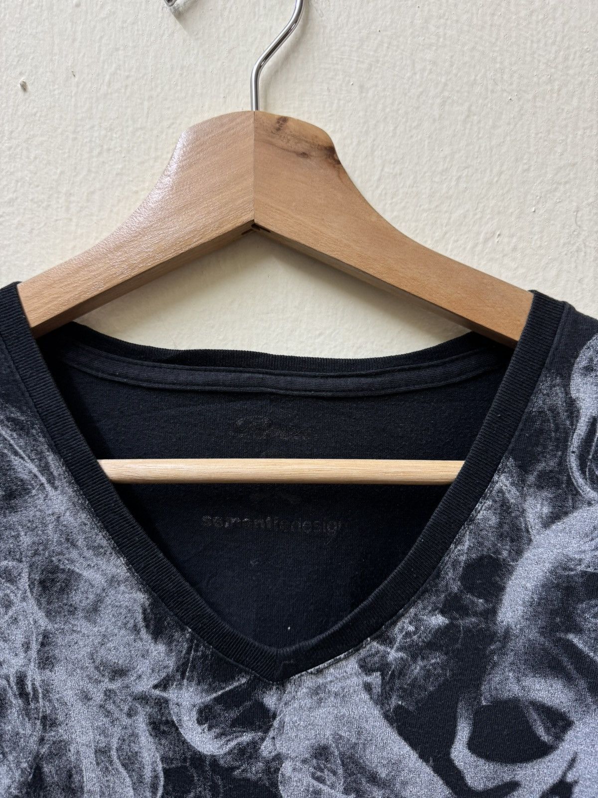 semanticdesign Roen x Semantic Design skull flame V-neck t-shirt Size US L / EU 52-54 / 3 - 5 Thumbnail