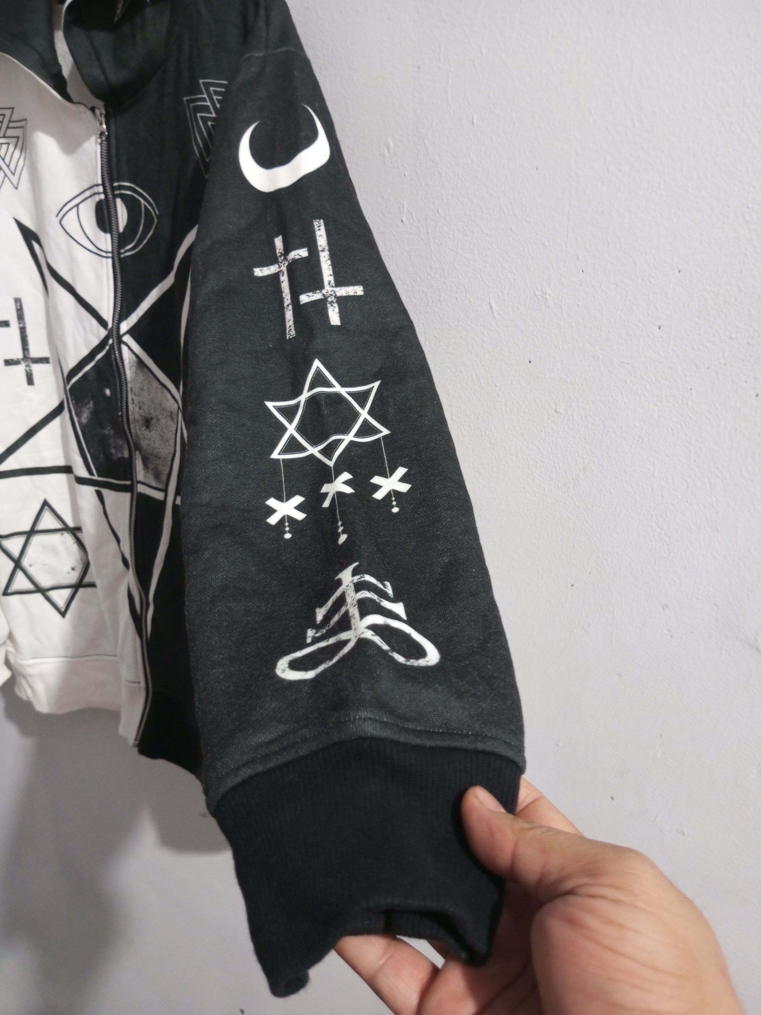 Japanese Brand Travas tokyo illuminati cross hoodie Size US L / EU 52-54 / 3 - 6 Thumbnail