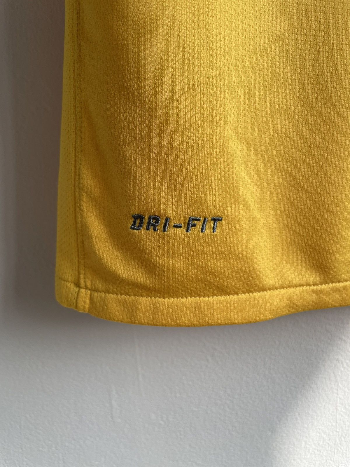Nike Brasil 2010 2011 Home Football Shirt Soccer Jersey Nike Size US M / EU 48-50 / 2 - 6 Thumbnail