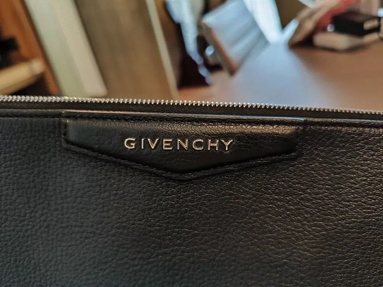 Givenchy Givenchy Men's black leather clutch, fine texture Size ONE SIZE - 1 Thumbnail