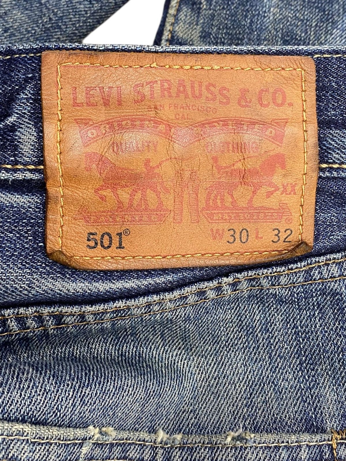 Levi's Vintage Levi’s Blue Faded Wash Style Ripped Jeans Size US 32 / EU 48 - 11 Thumbnail