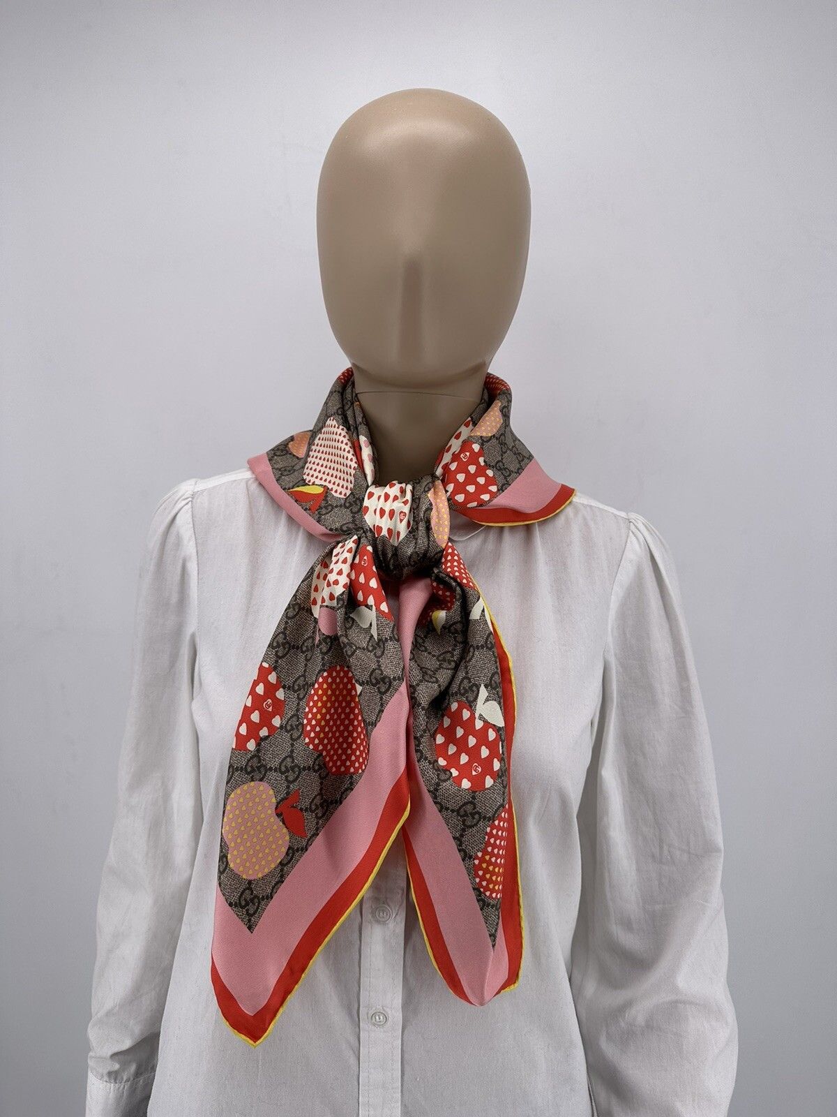 Gucci New Gucci Scarves 90x90cm Size ONE SIZE - 1 Thumbnail