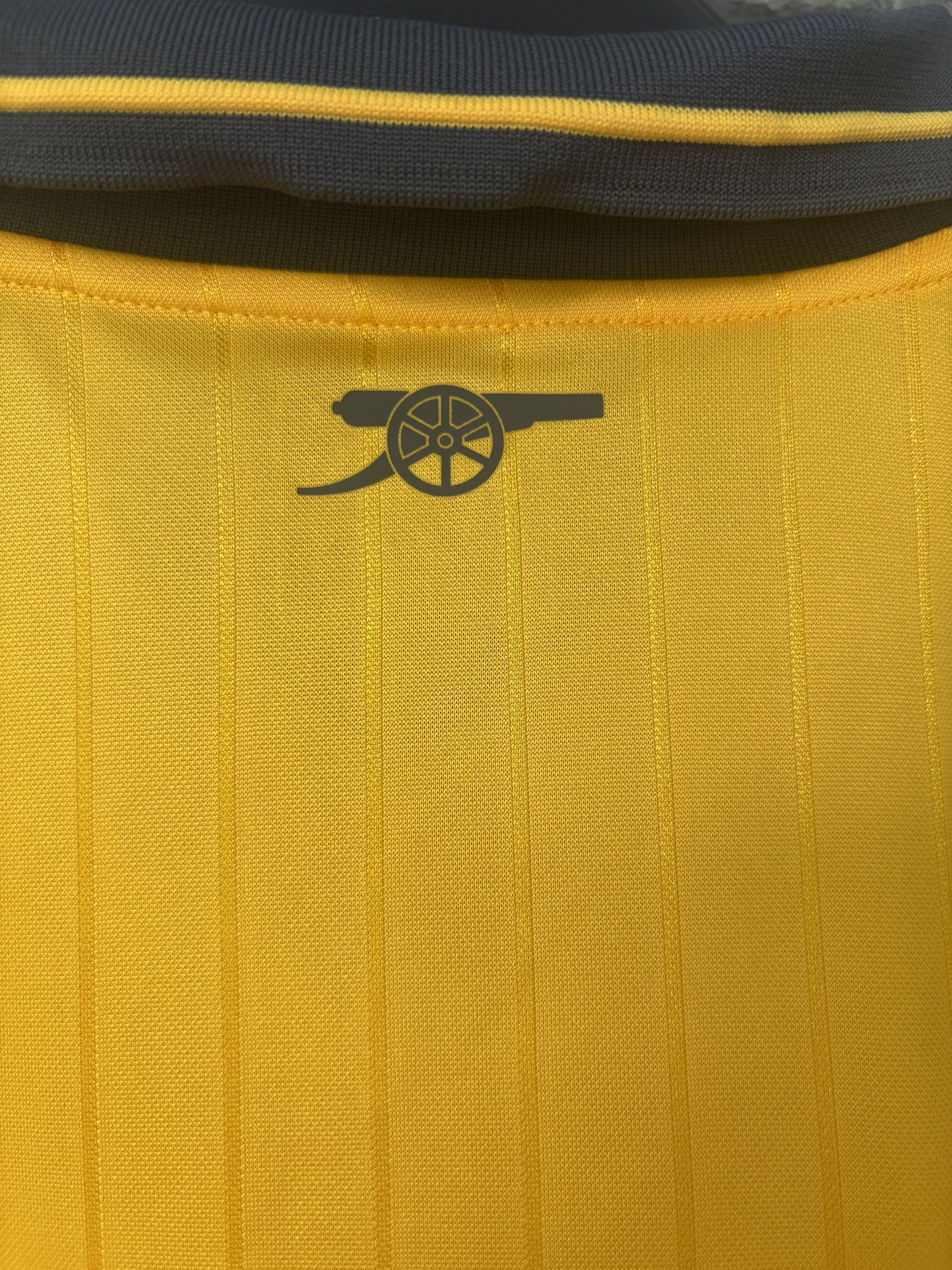 Puma Puma Arsenal FC 2016/17 Away Kit | Authentic | M Size Size US M / EU 48-50 / 2 - 6 Thumbnail