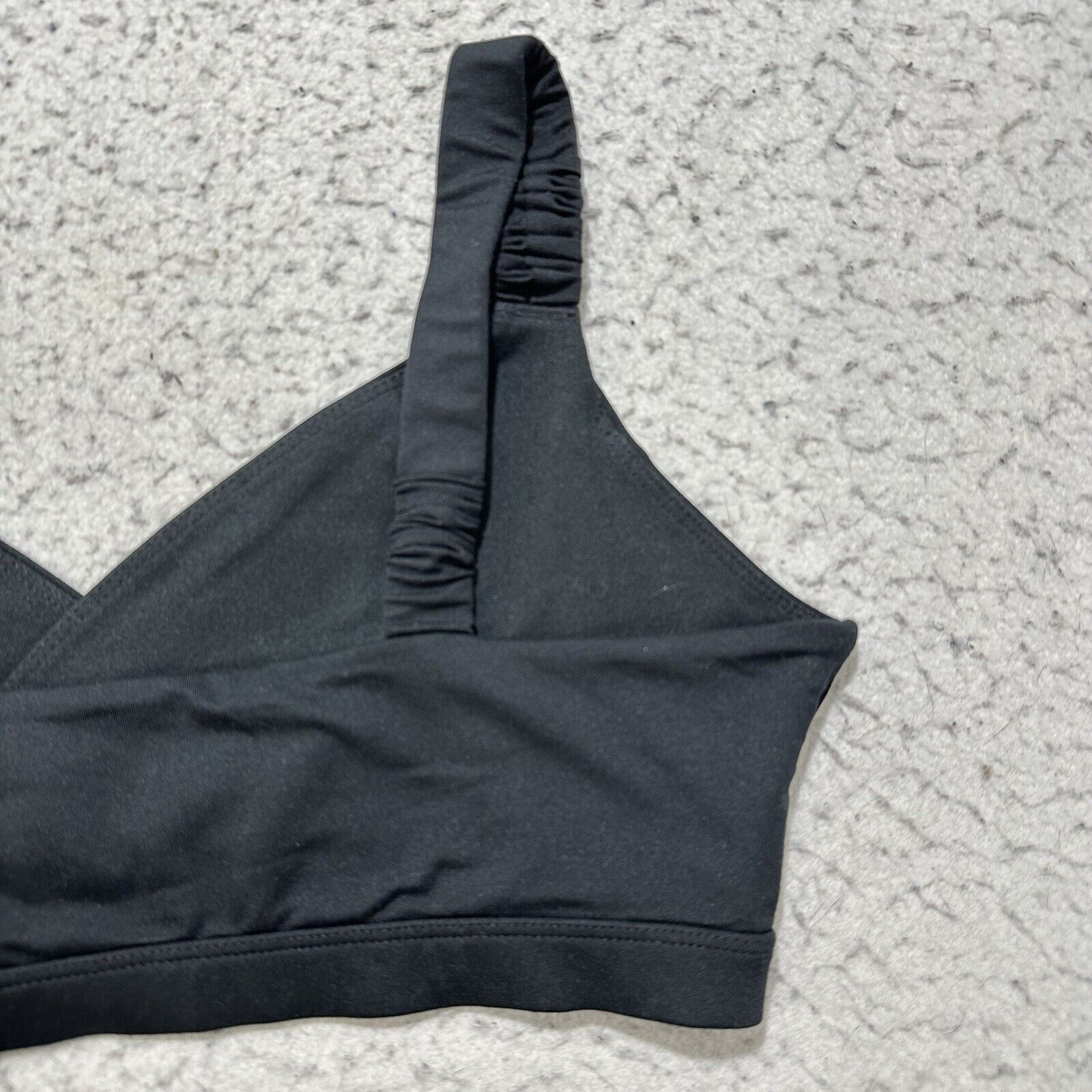 Fabletics Fabletics Medium Cross Front Sports Bra Ruched Straps Size ONE SIZE - 8 Thumbnail