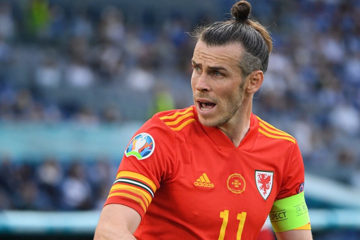 Adidas WALES ADIDAS 2020 EURO FOOTBALL HOME JERSEY #11 BALE Size US L / EU 52-54 / 3 - 12 Thumbnail