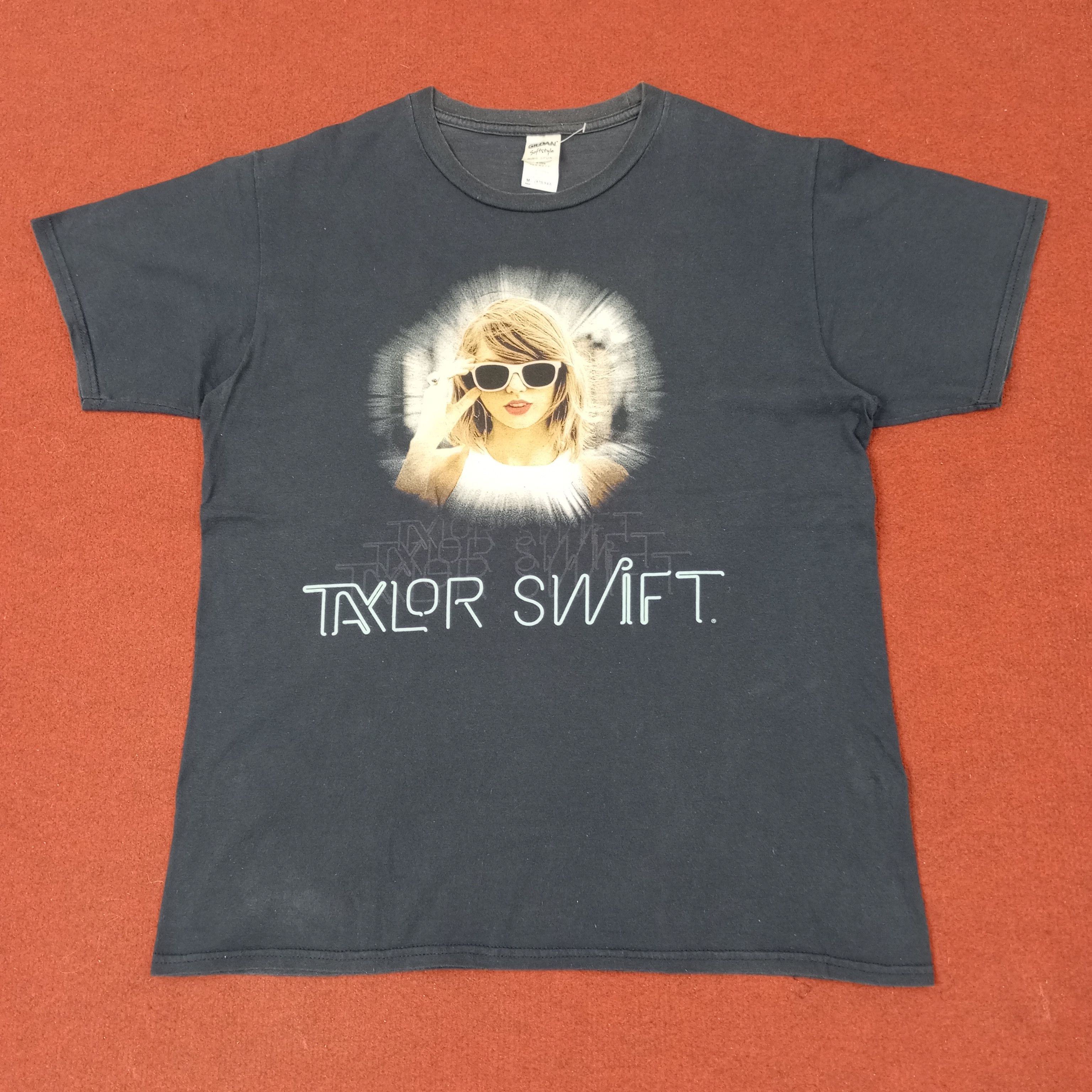 Band Tees Taylor Swift Singer Music Tour Tshirt c223n66 Size US M / EU 48-50 / 2 - 1 Thumbnail