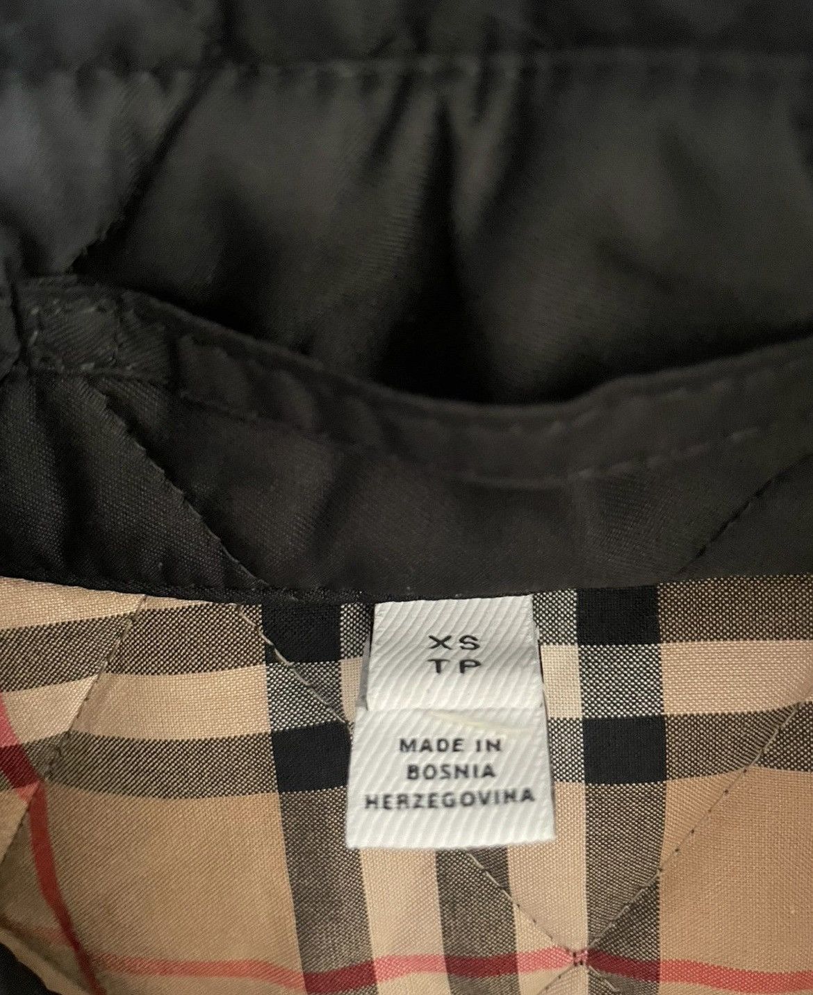 Burberry Burberry Women’s Fernleigh Quilted Jacket size XS worn once Size XS / US 0-2 / IT 36-38 - 6 Thumbnail