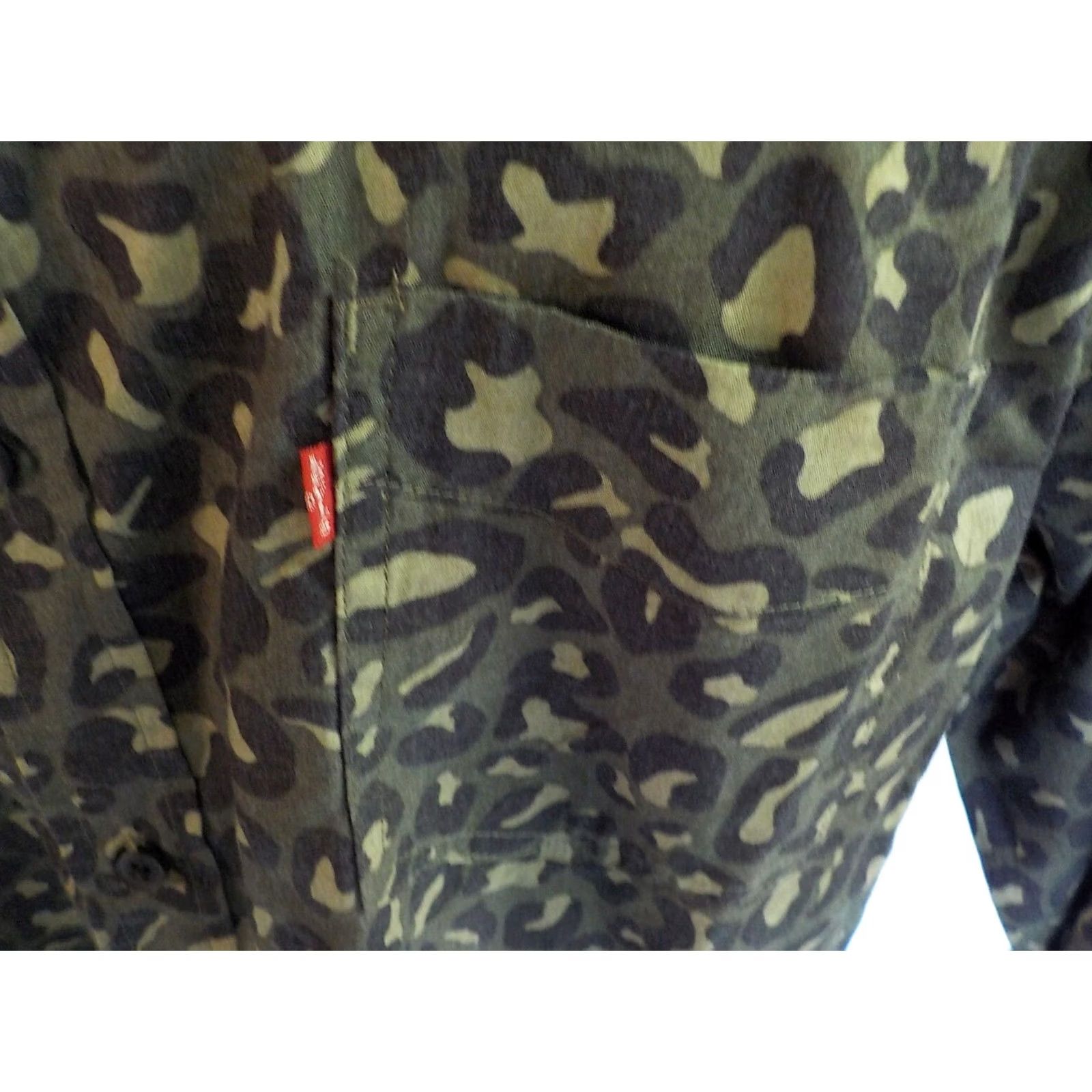 Levi's LEVI'S Button-Up Shirt Animal Print Long Sleeve Green Black Cotton Blend XL Mens Size US XL / EU 56 / 4 - 3 Thumbnail