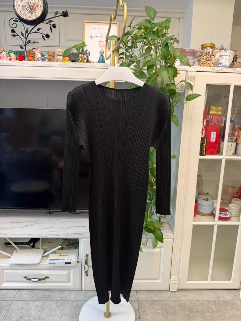 Issey Miyake Issey Miyake size:2 black dress Size XS / US 0-2 / IT 36-38 - 1 Thumbnail
