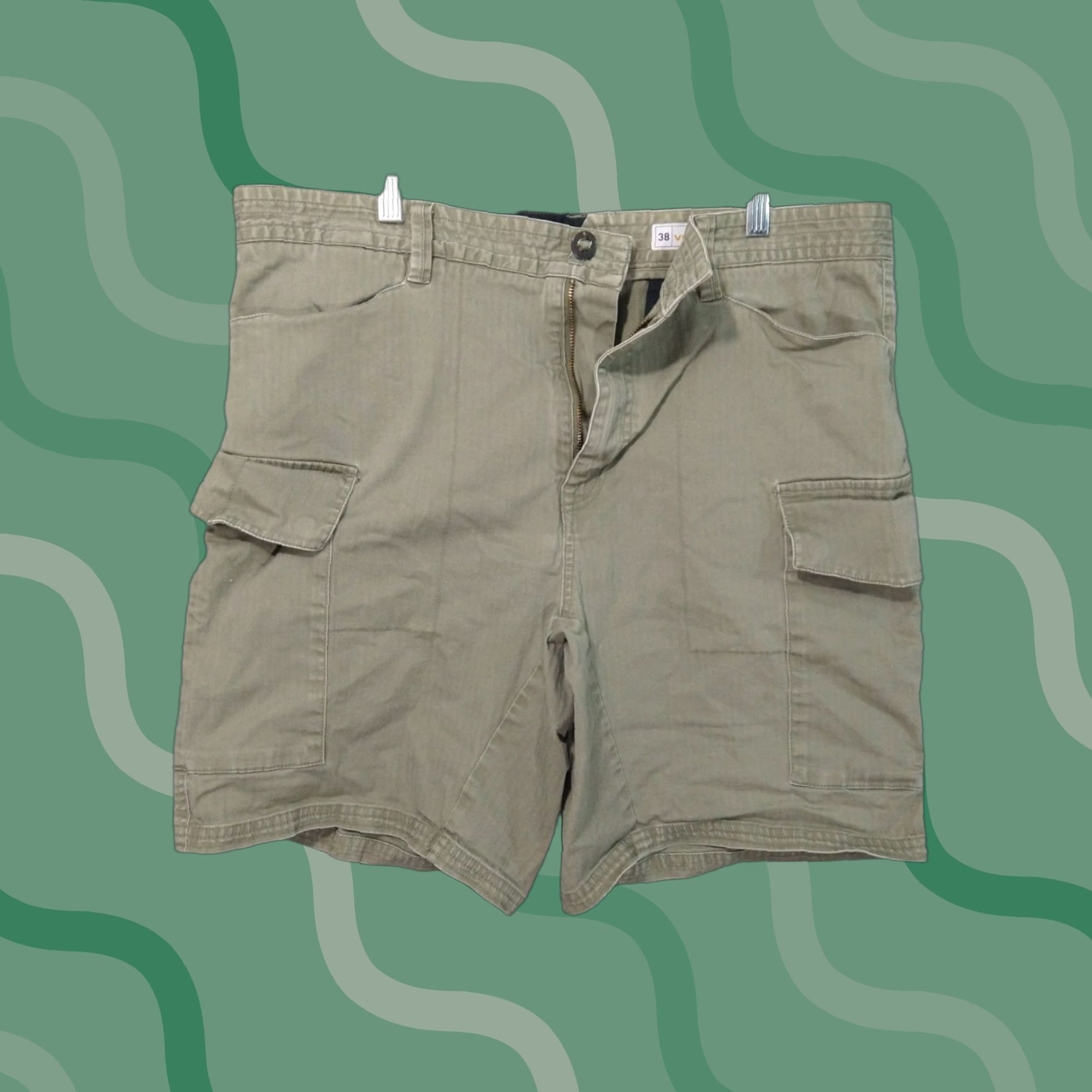 Volcom Volcom Cargo Shorts Mens 38 x 8 Green Cargo Chino Mid Rise Flat Front Regular Rise 8 in Cotton Green Pockets Cargo Mens Volcom Size US 38 / EU 54 - 1 Thumbnail