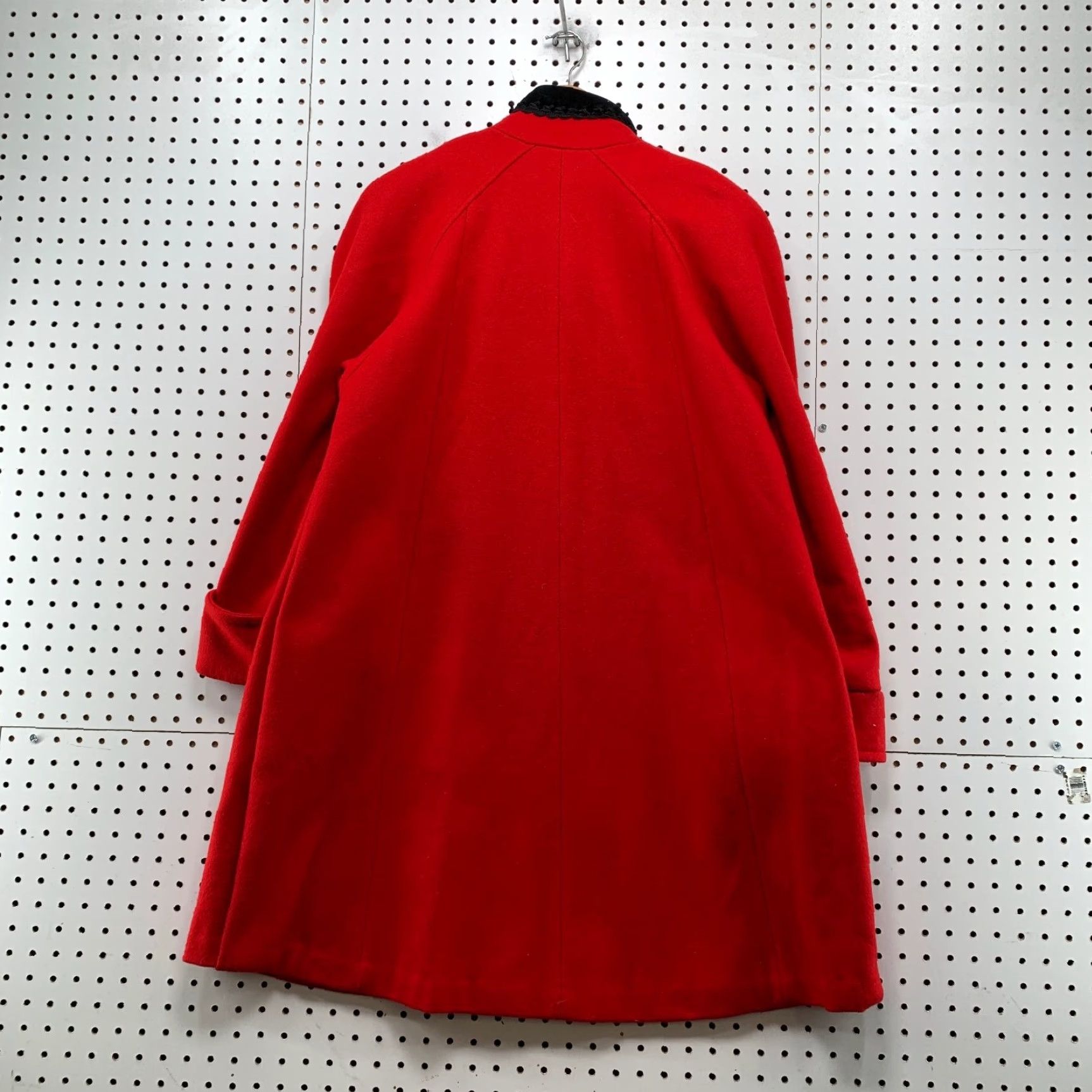 Velvet VINTAGE JOFELD Wool Overcoat Womens M Red Black Buttons Velvet Collar USA Shirt? Size M / US 6-8 / IT 42-44 - 5 Thumbnail