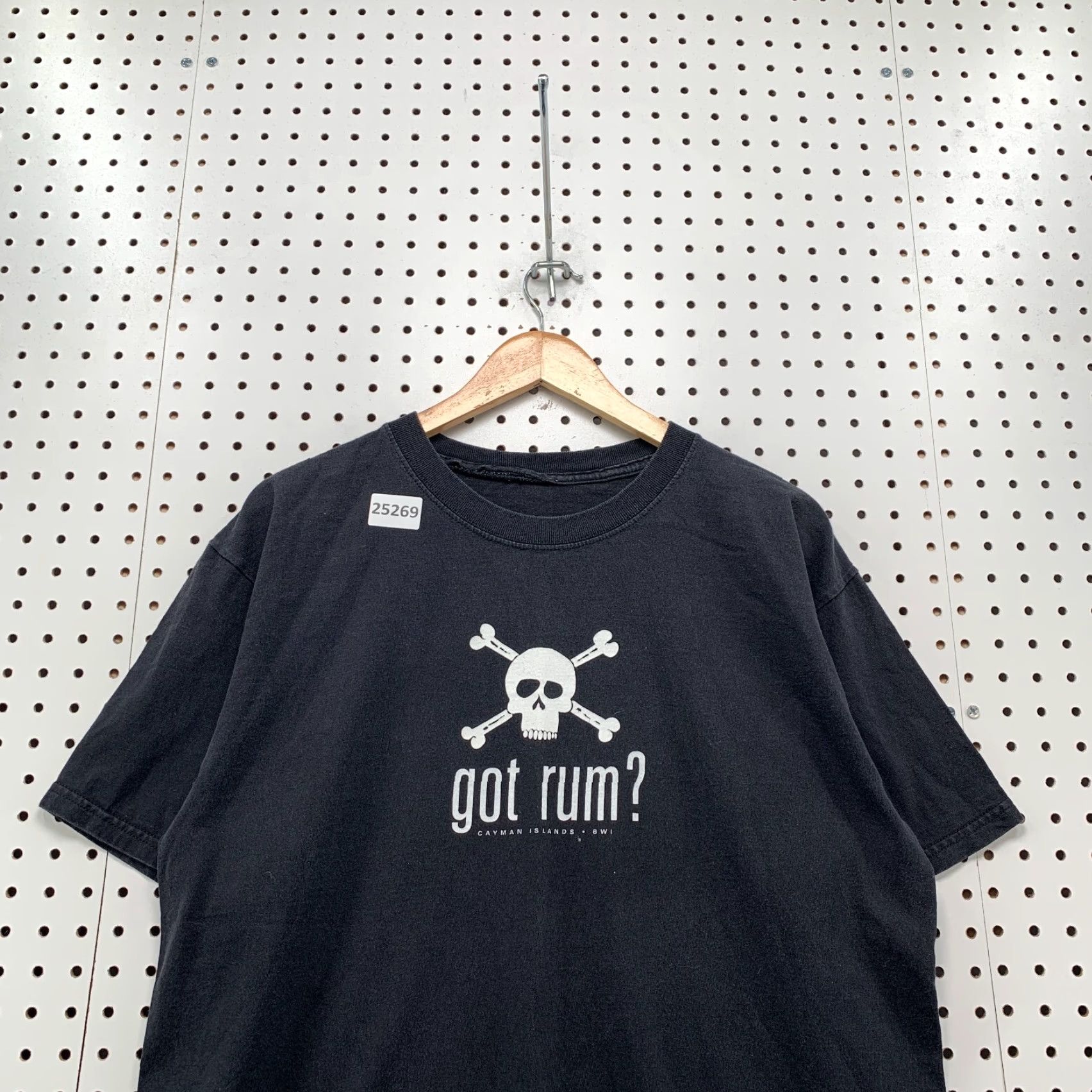 Gildan VINTAGE Gildan Got Rum Skull Bones Graphic T-Shirt Black Adult Medium Size US M / EU 48-50 / 2 - 2 Thumbnail