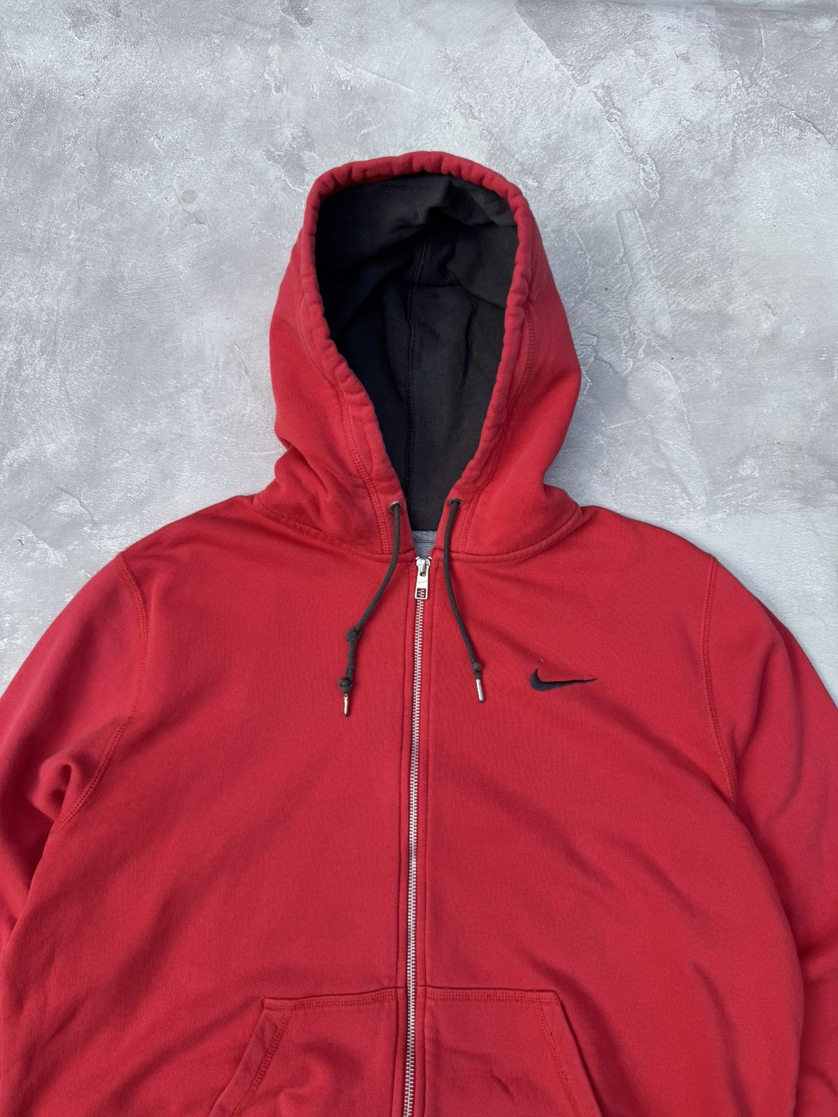 Nike Vintage Nike Swoosh Red Cotton Zip Hoodie Size US L / EU 52-54 / 3 - 3 Thumbnail