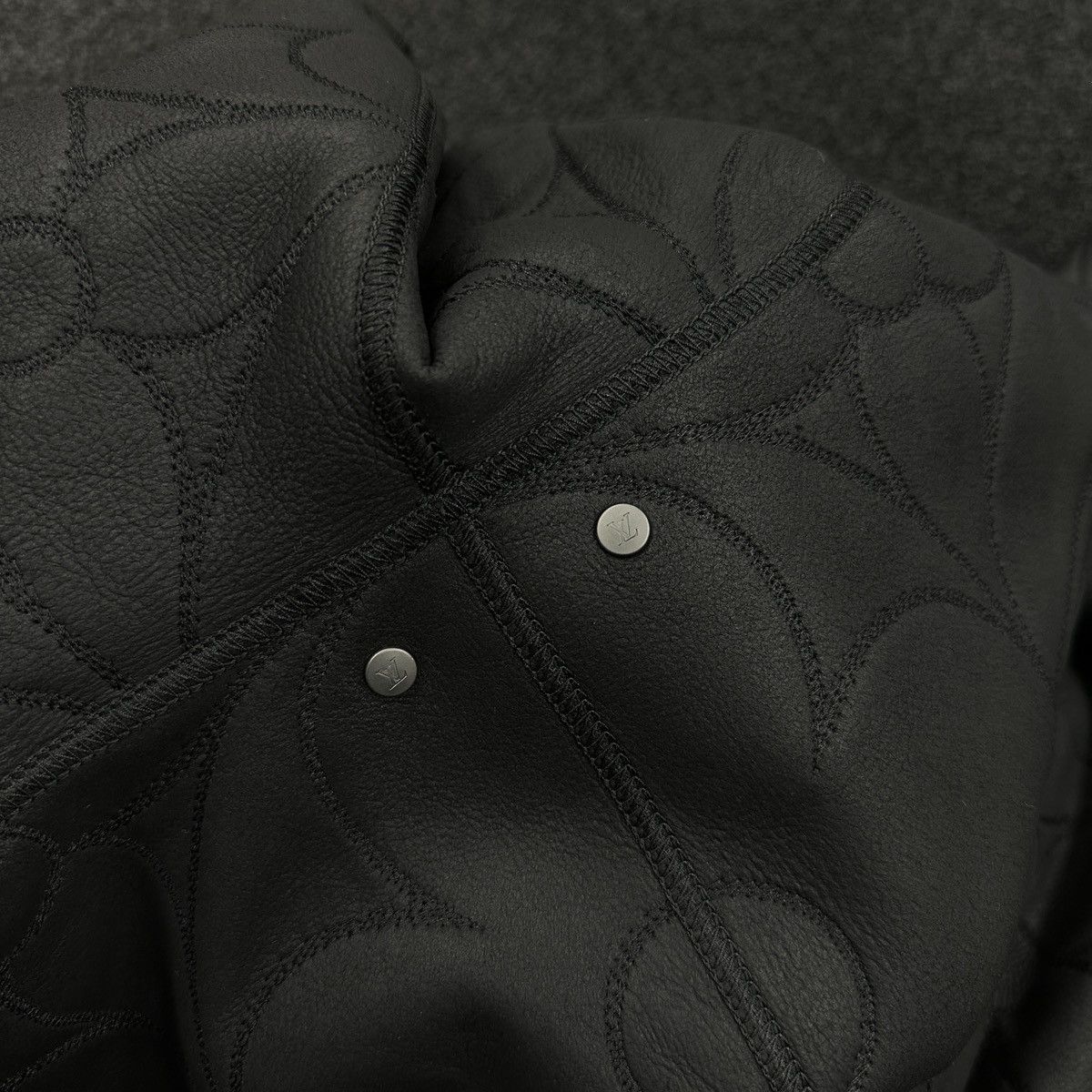 Louis Vuitton Louis Vuitton LV Flower Reversible Shearling Jacket IT48 Size US M / EU 48-50 / 2 - 10 Thumbnail