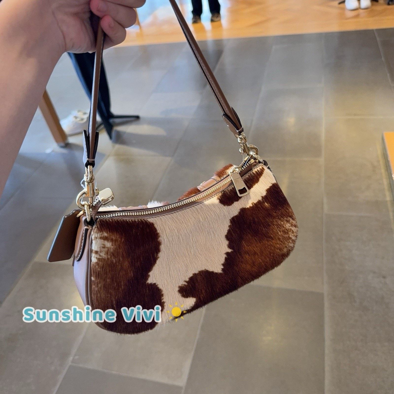 Coach NWT COACH Ashton Shoulder Bag In Haircalf Cow CDW47 Gold Cow Size ONE SIZE - 6 Thumbnail