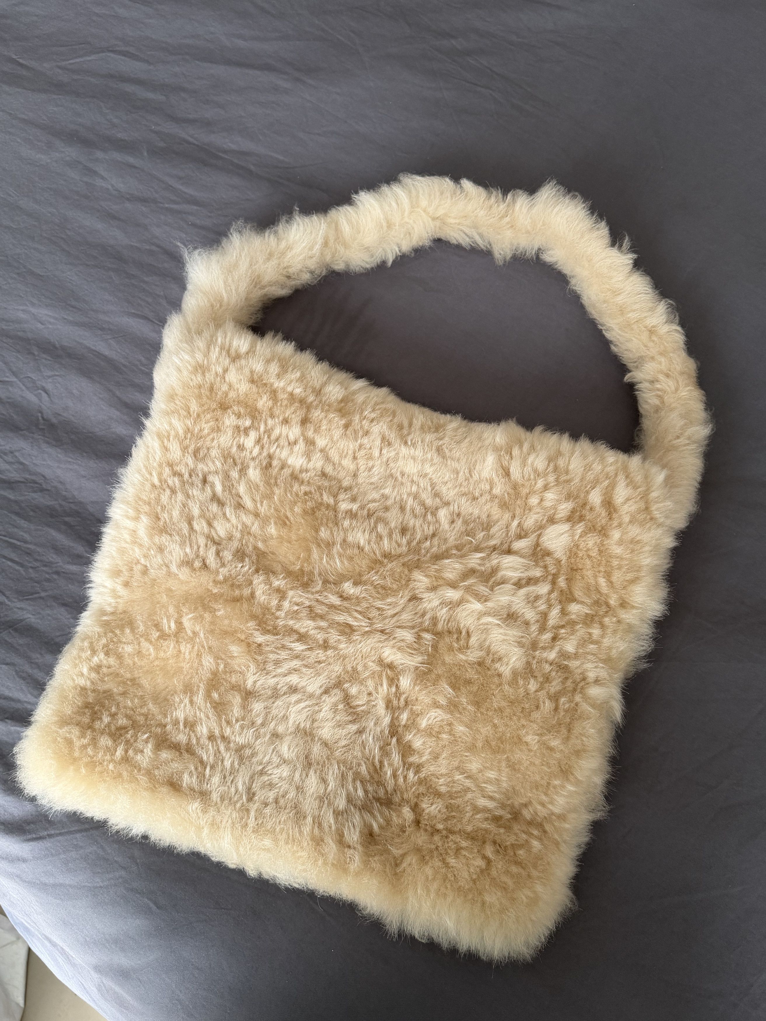 ERL ERL Shearling Sheepskin Bag FW21 BNWT Size ONE SIZE - 2 Thumbnail