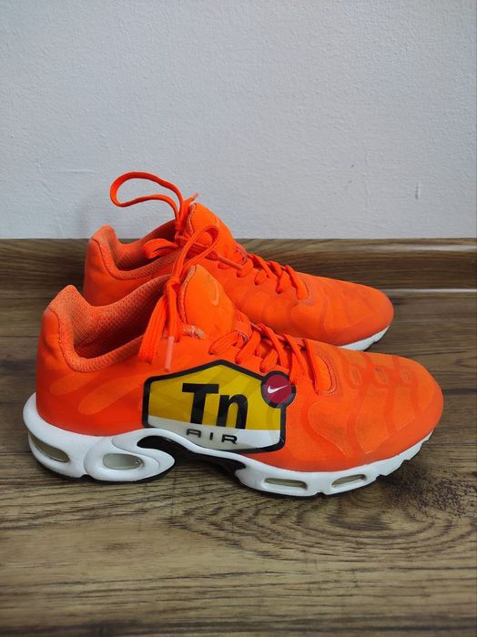 Air max tn big on sale logo