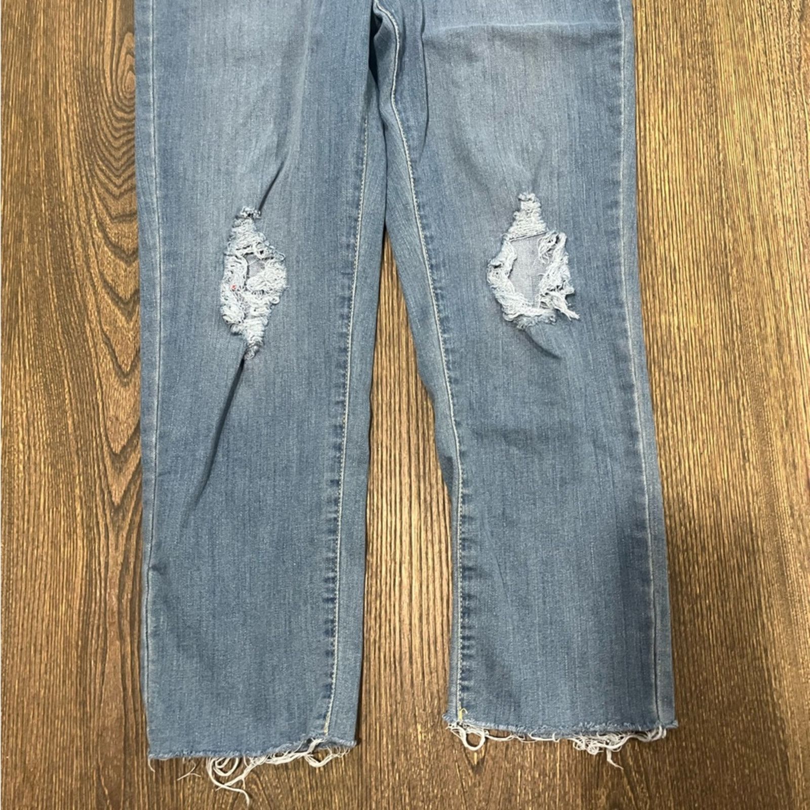 Levi's Levis Jeans Mid Rise Capris Boyfriend Distressed Denim Size 30" / US 8 / IT 44 - 2 Thumbnail