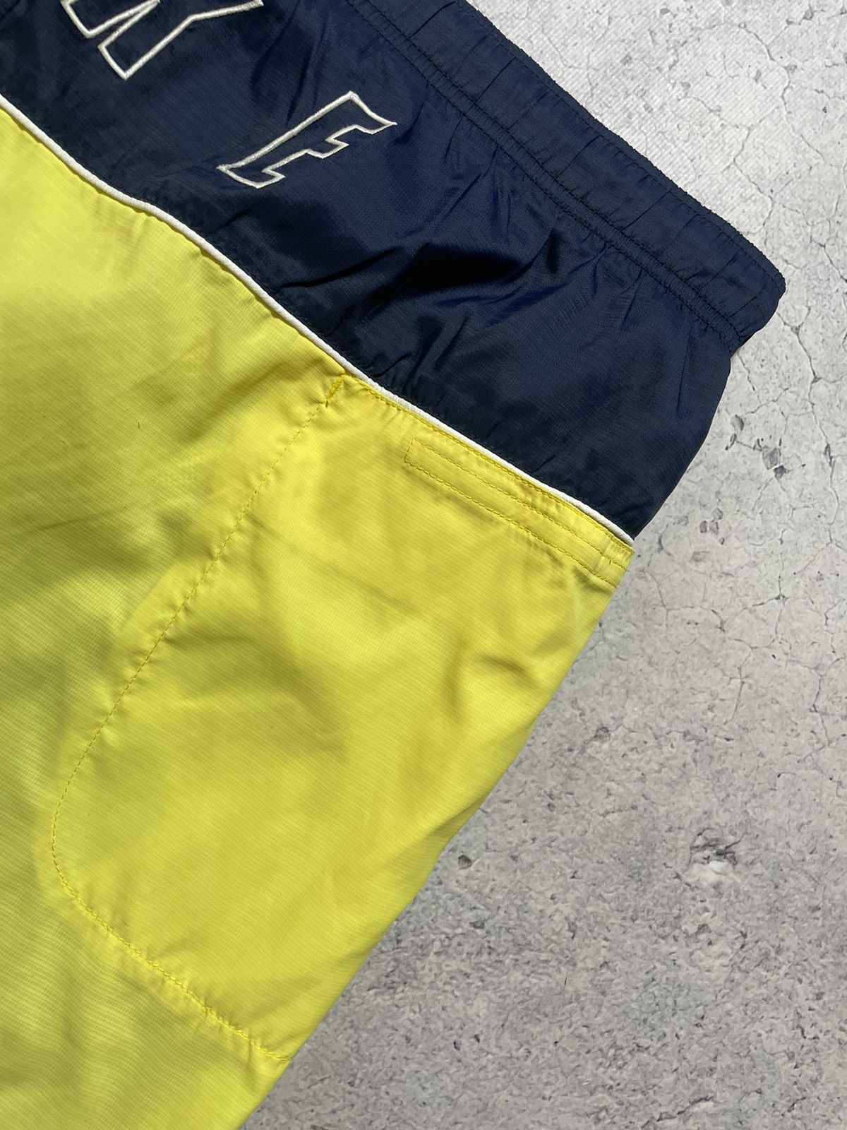 Nike × Vintage Nike Big Logo Vintage Nylon Shorts Size US 33 - 8 Thumbnail