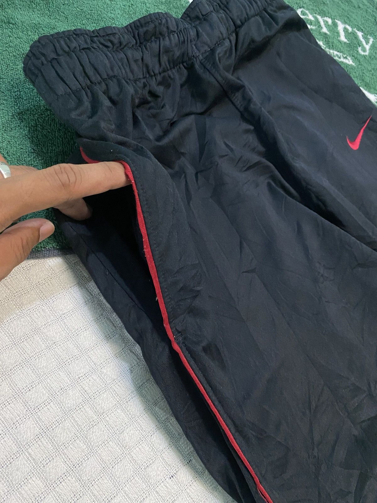 Carhartt Wip × Nike VINTAGE NIKE 90S BAGGY NYLON WIDE LEG SWOOSH TRACK PANTS Y2K Size US 34 / EU 50 - 5 Thumbnail