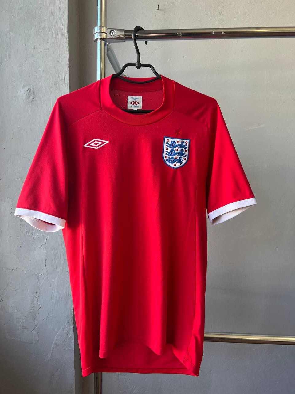 Umbro 2010/12 ENGLAND TEAM AWAY SOCCER JERSEY FOOTBALL SHIRT UMBRO Size US S / EU 44-46 / 1 - 2 Thumbnail