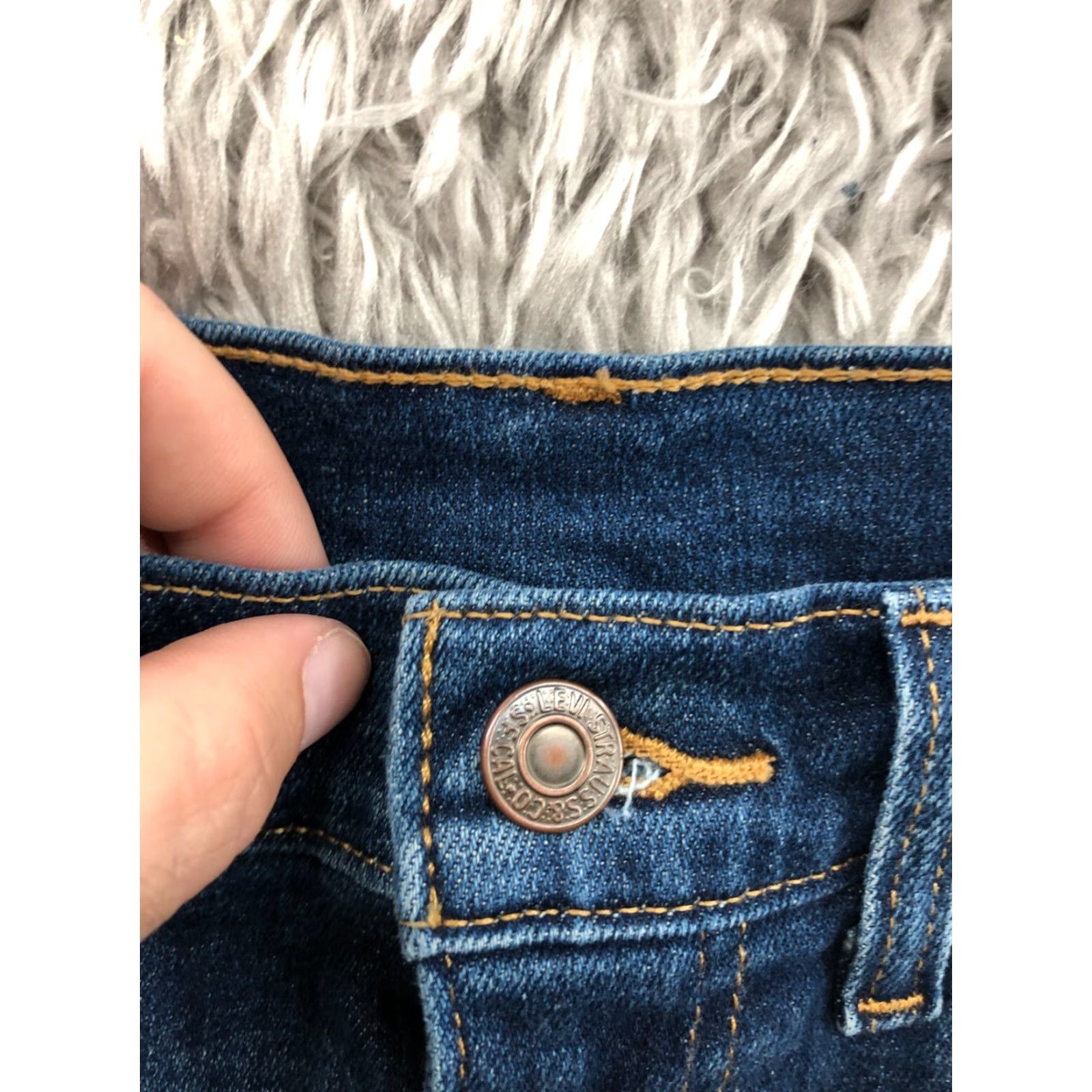 Levi's Levi's Shorts Womens 25 Mid Rise Bermuda 5-Pocket Denim Blue Dark Wash Cotton Womens Size 42" / US 20 - 6 Thumbnail